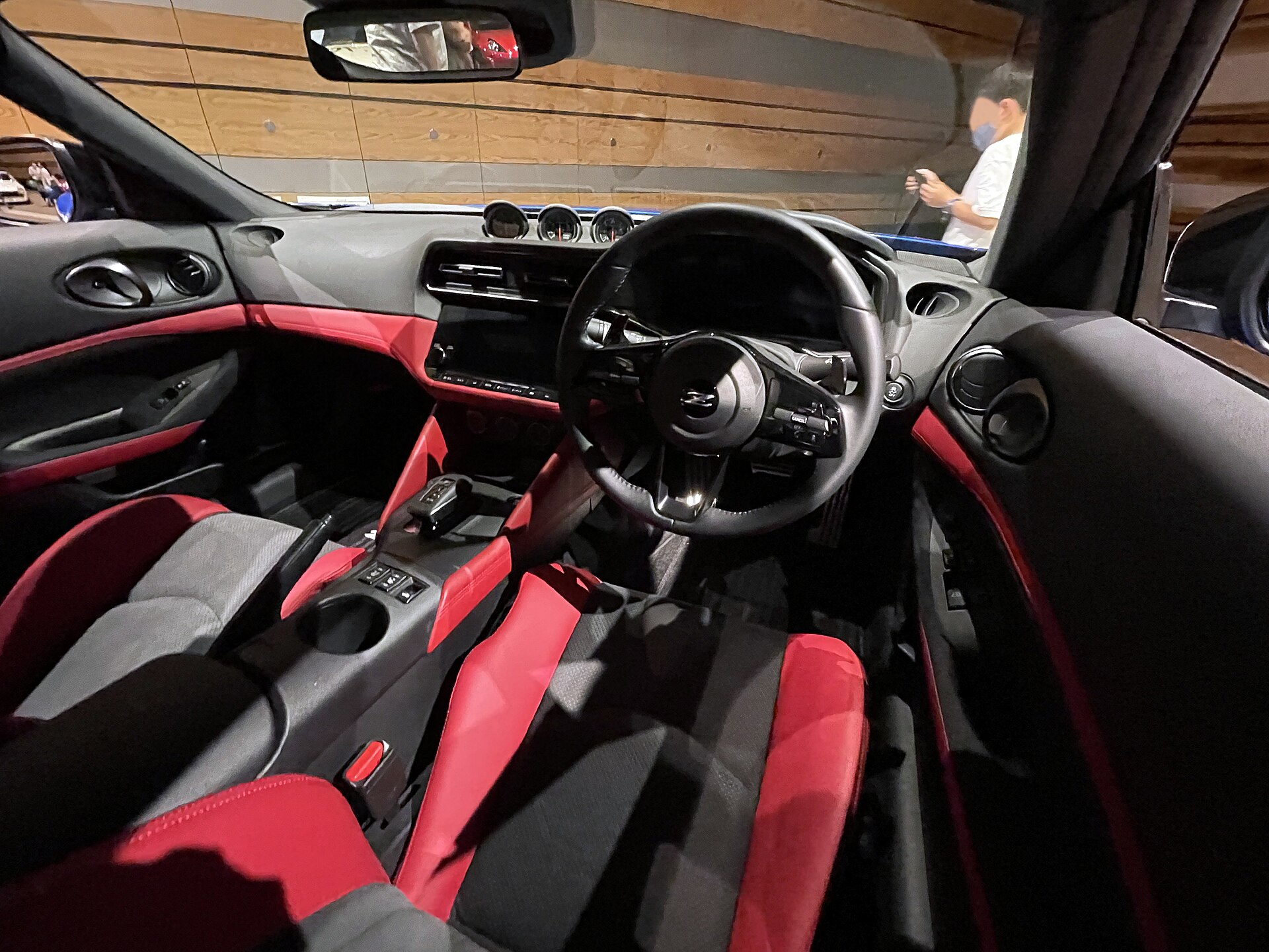 Dashboard and seats of a Nissan Z RZ34