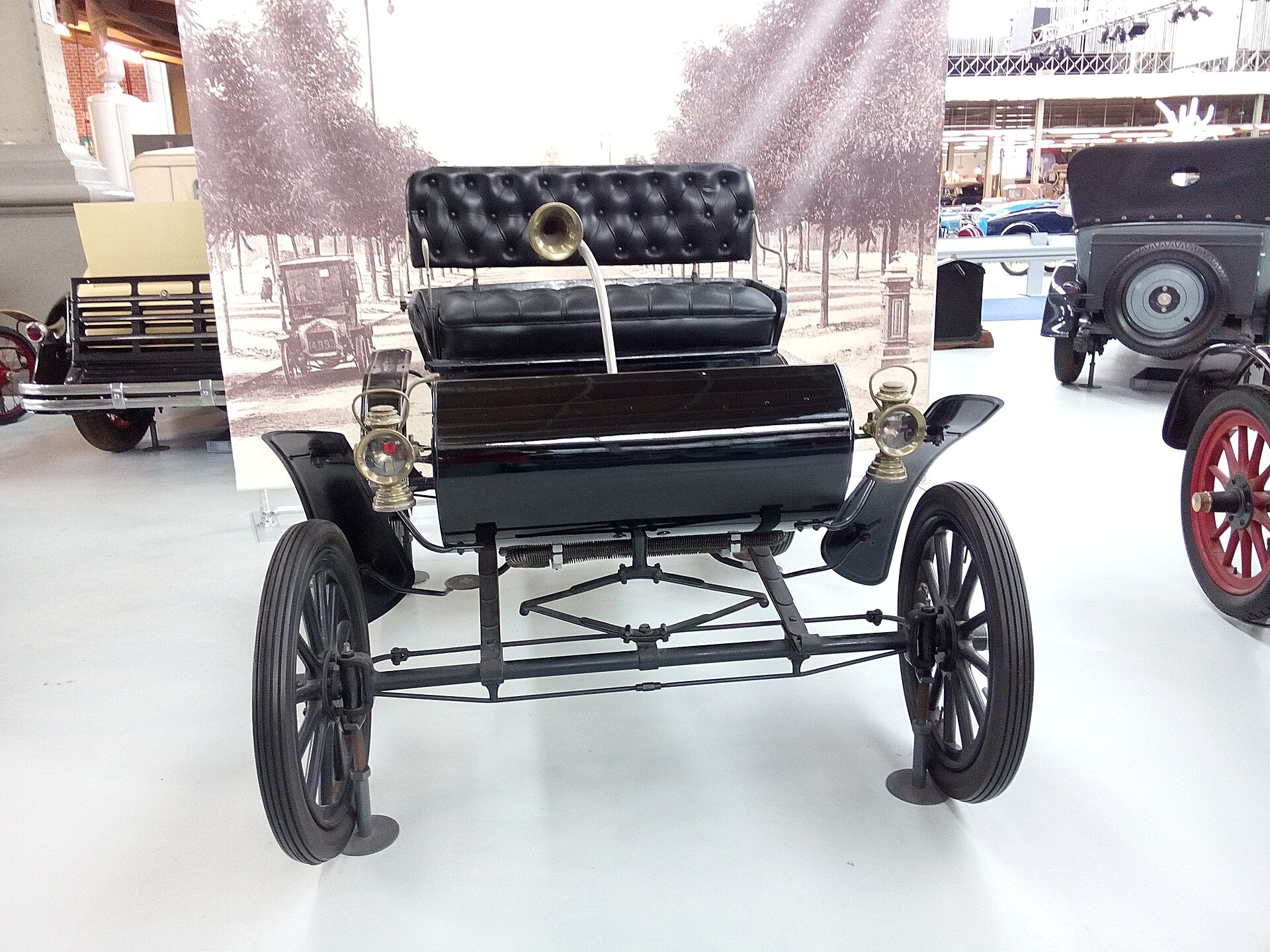 1904 Oldsmobile Curved Dash in a museum
