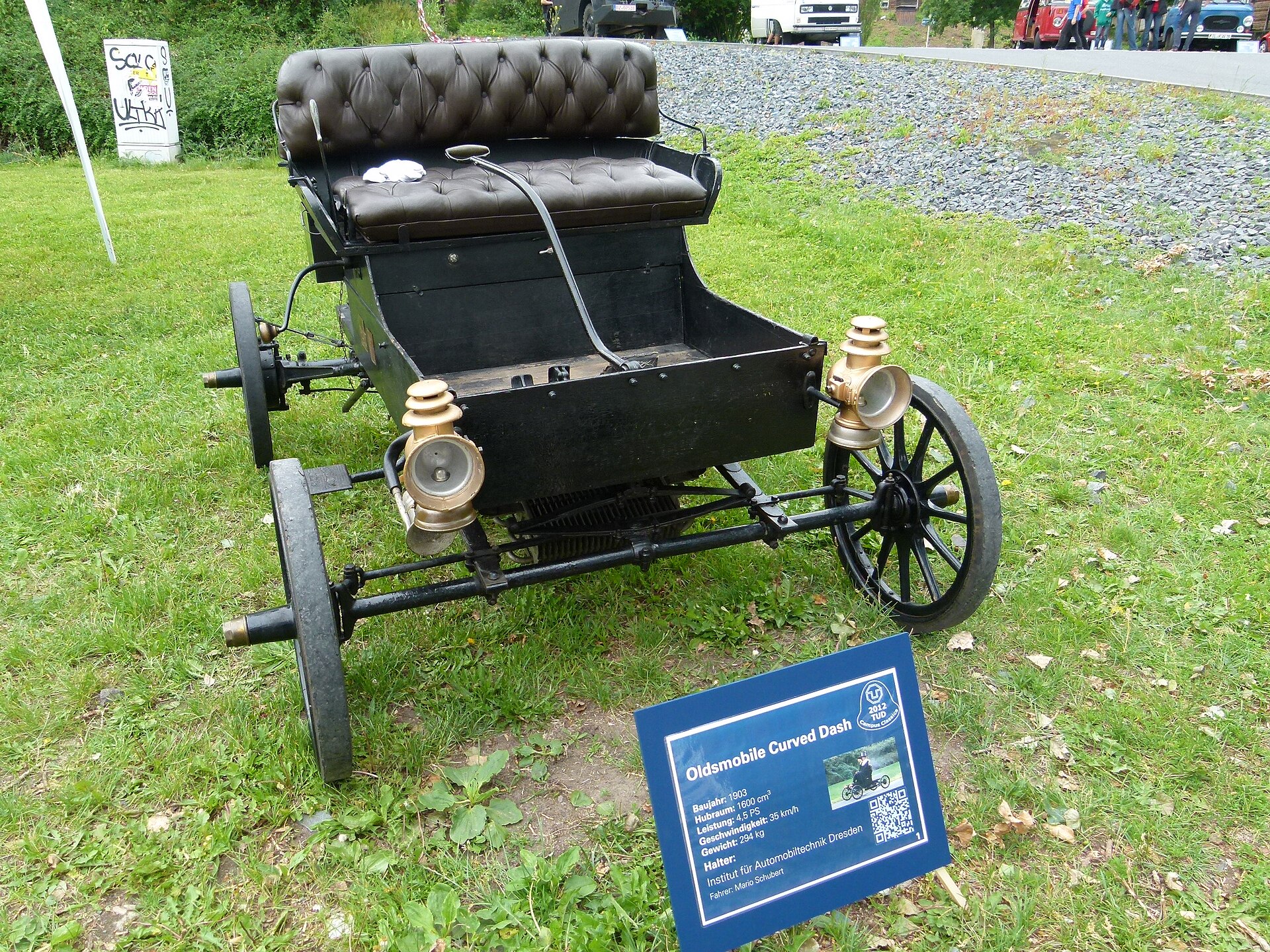 Seat and tiller of a 1903 Oldsmobile Curved Dash