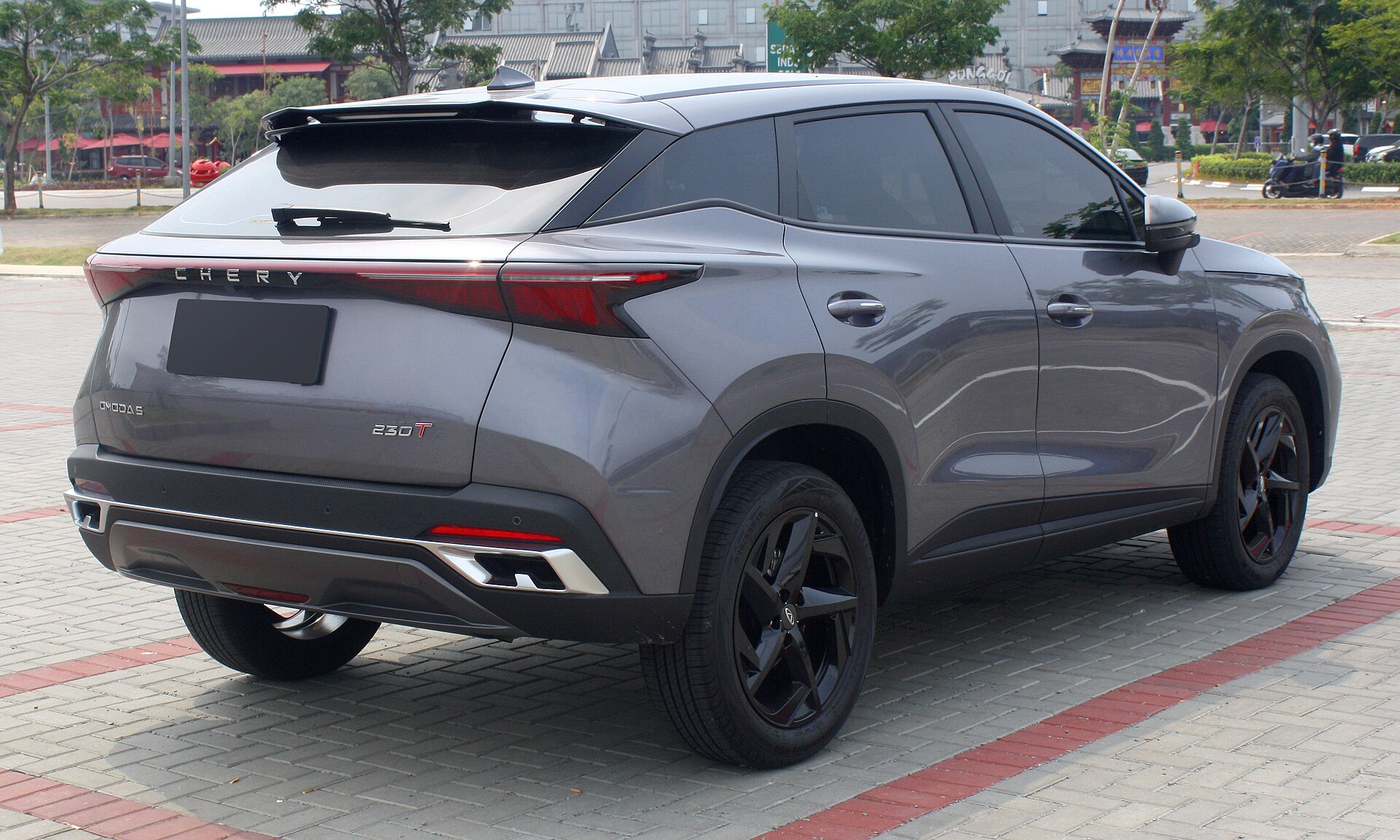 Chery Omoda 5, rear three-quarter view