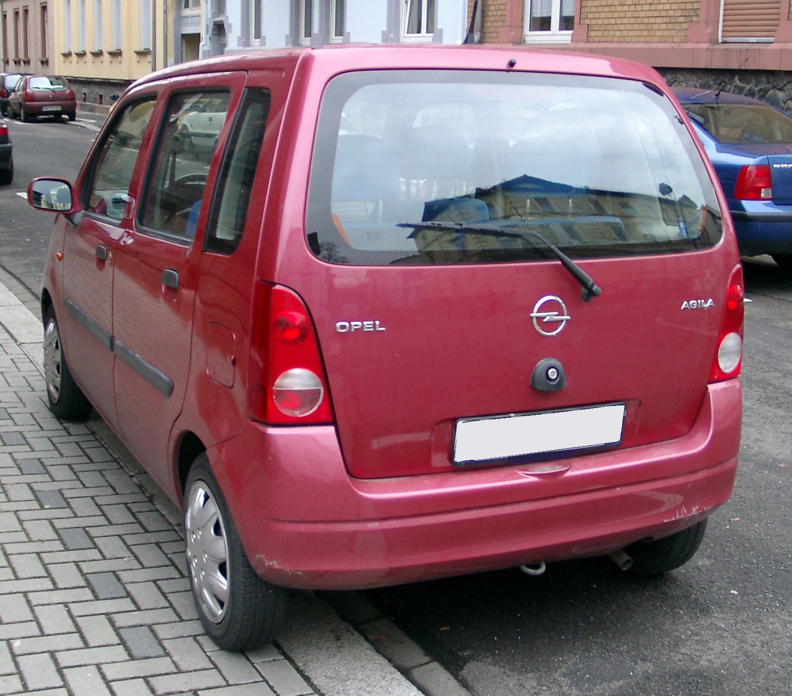 Opel Agila A, rear three-quarter view