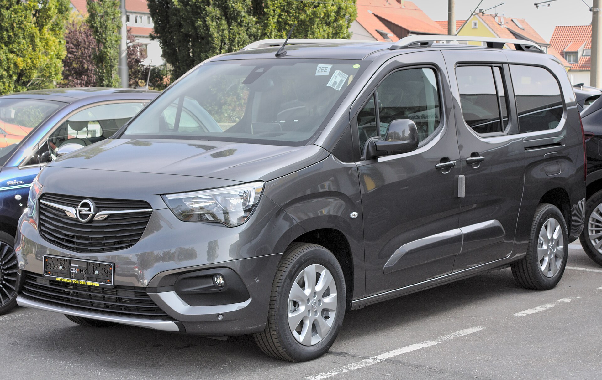 Opel Combo E XL long-wheelbase van