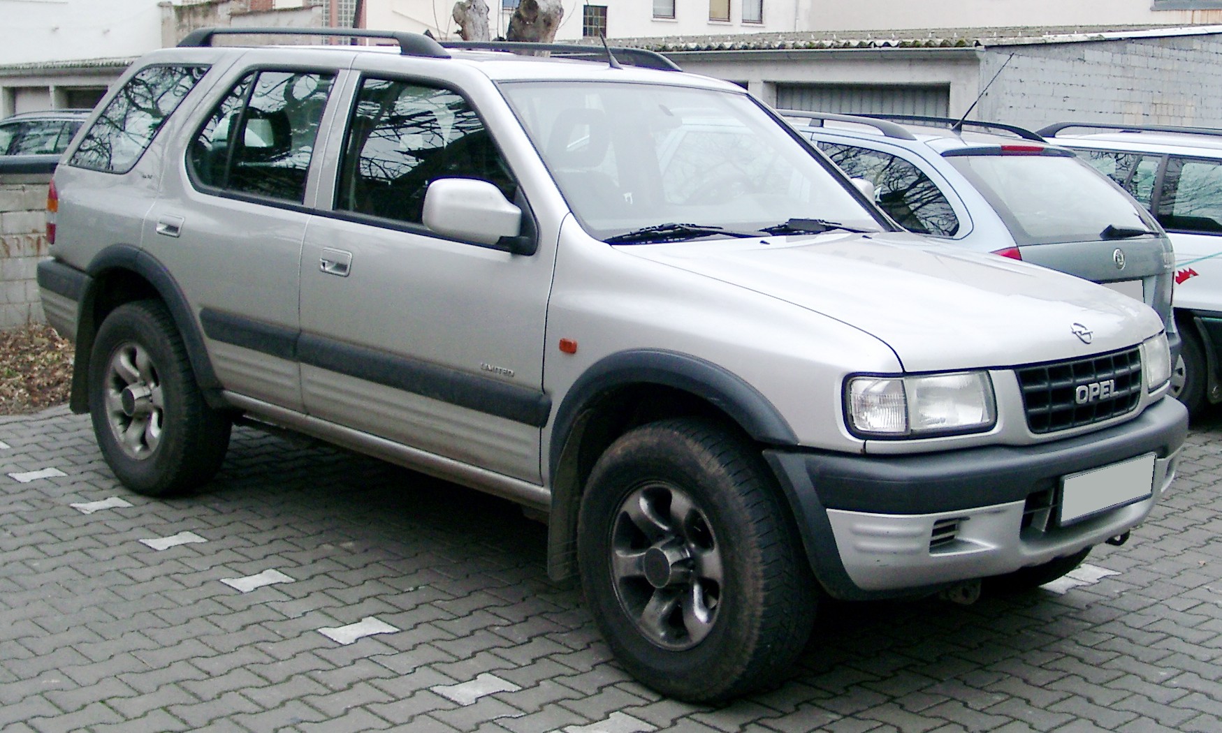 Older Opel Frontera off-roader, front view