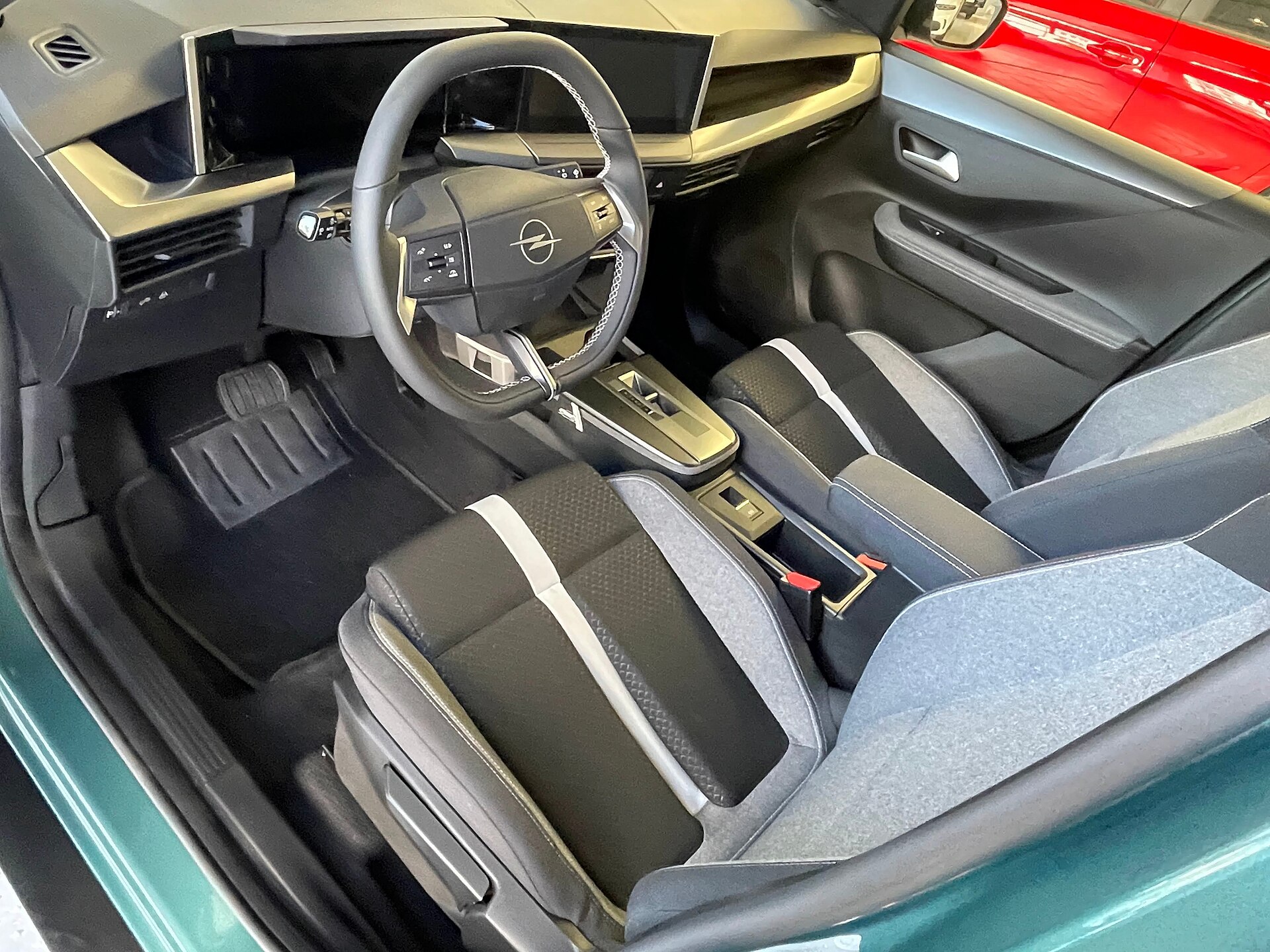 Opel Frontera dashboard with Pure Panel