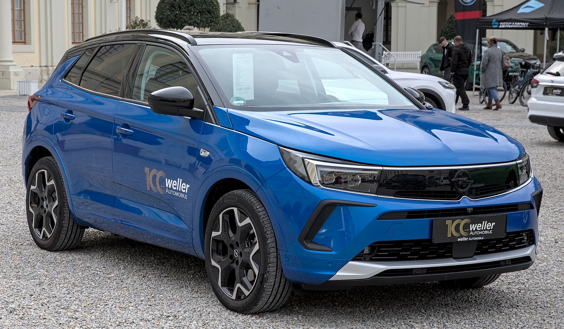 Opel Grandland Hybrid4 facelift at the Automesse Ludwigsburg 2022