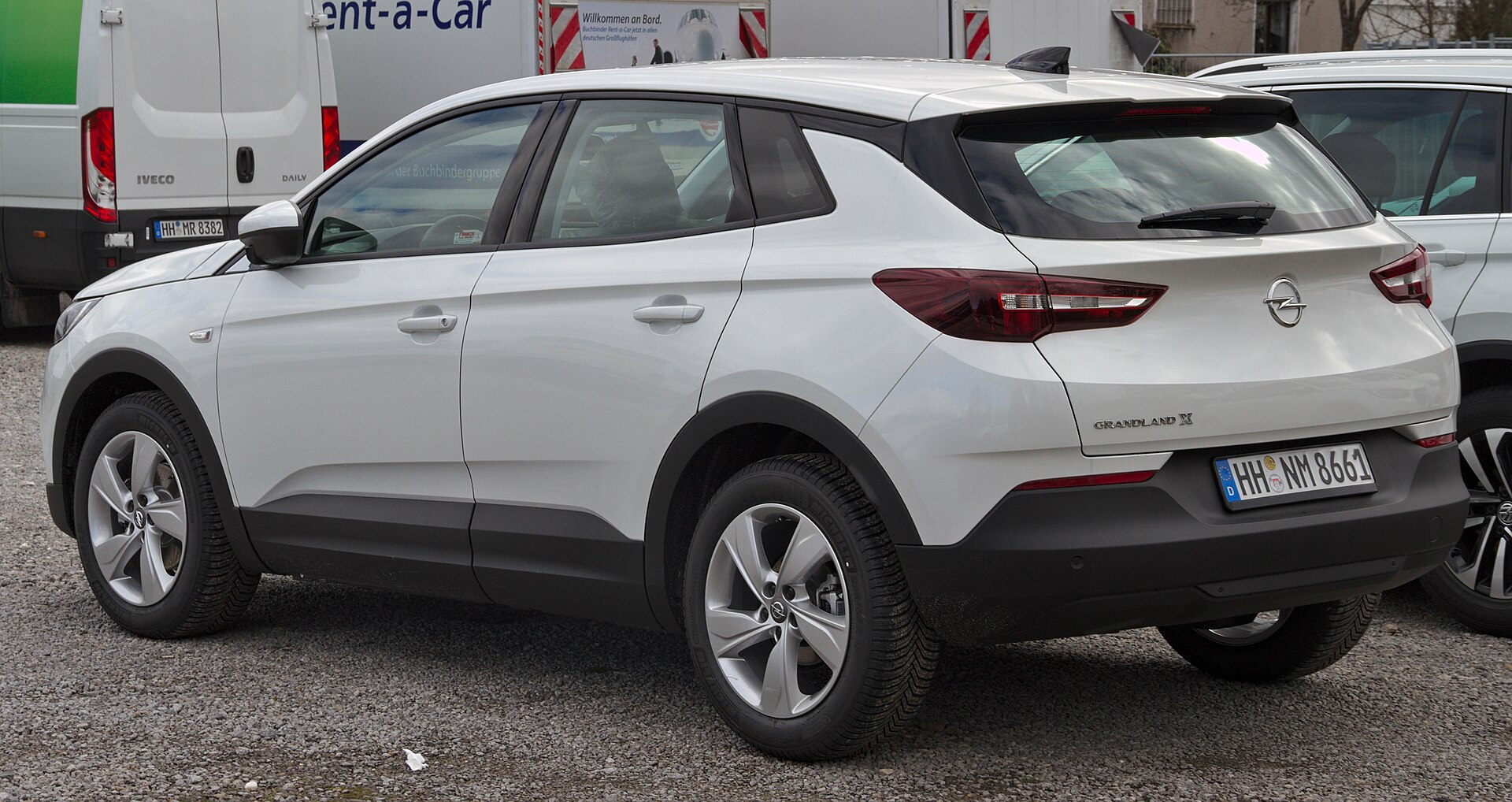 Opel Grandland X, rear three-quarter view