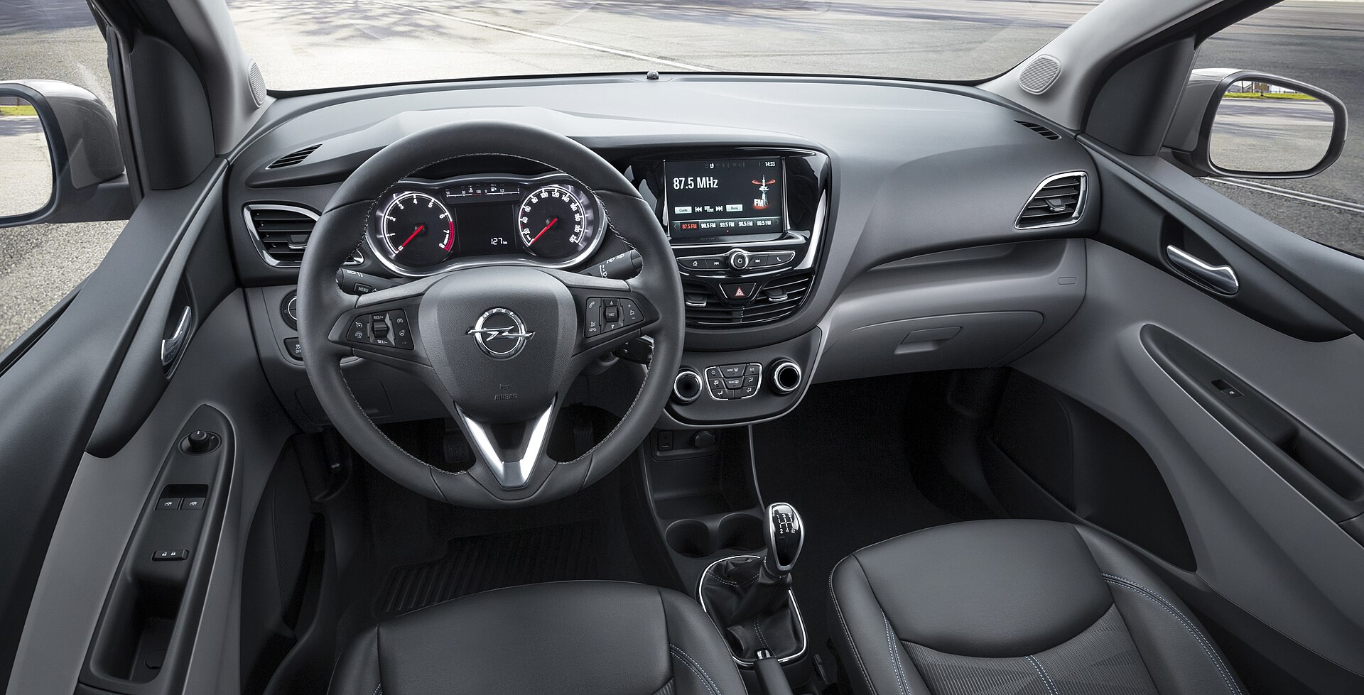 Dashboard and front seats of an Opel Karl