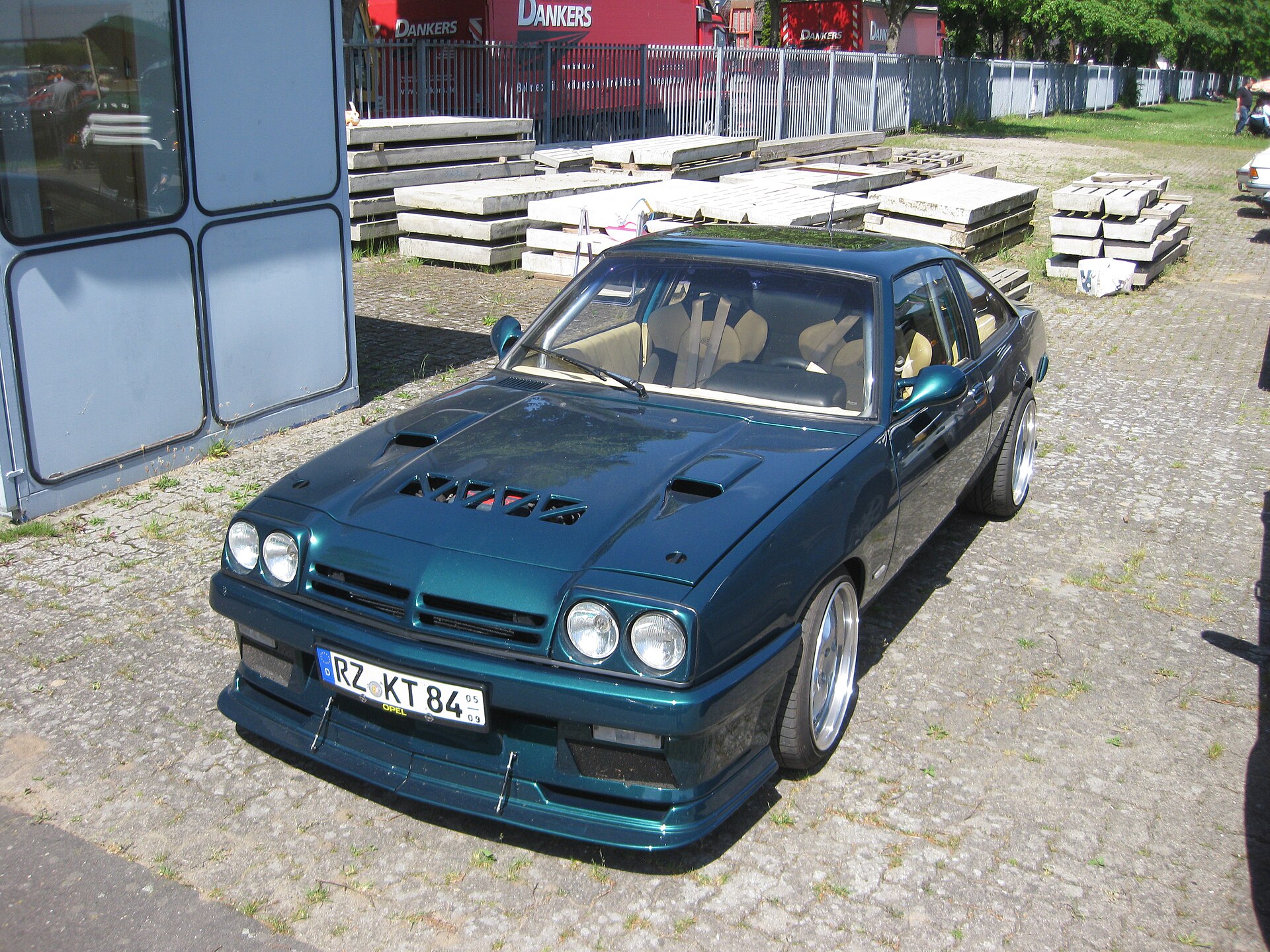 Tuned Opel Manta B coupé