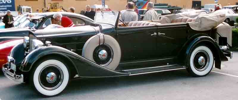 Packard Eight convertible saloon from 1934 with the top down