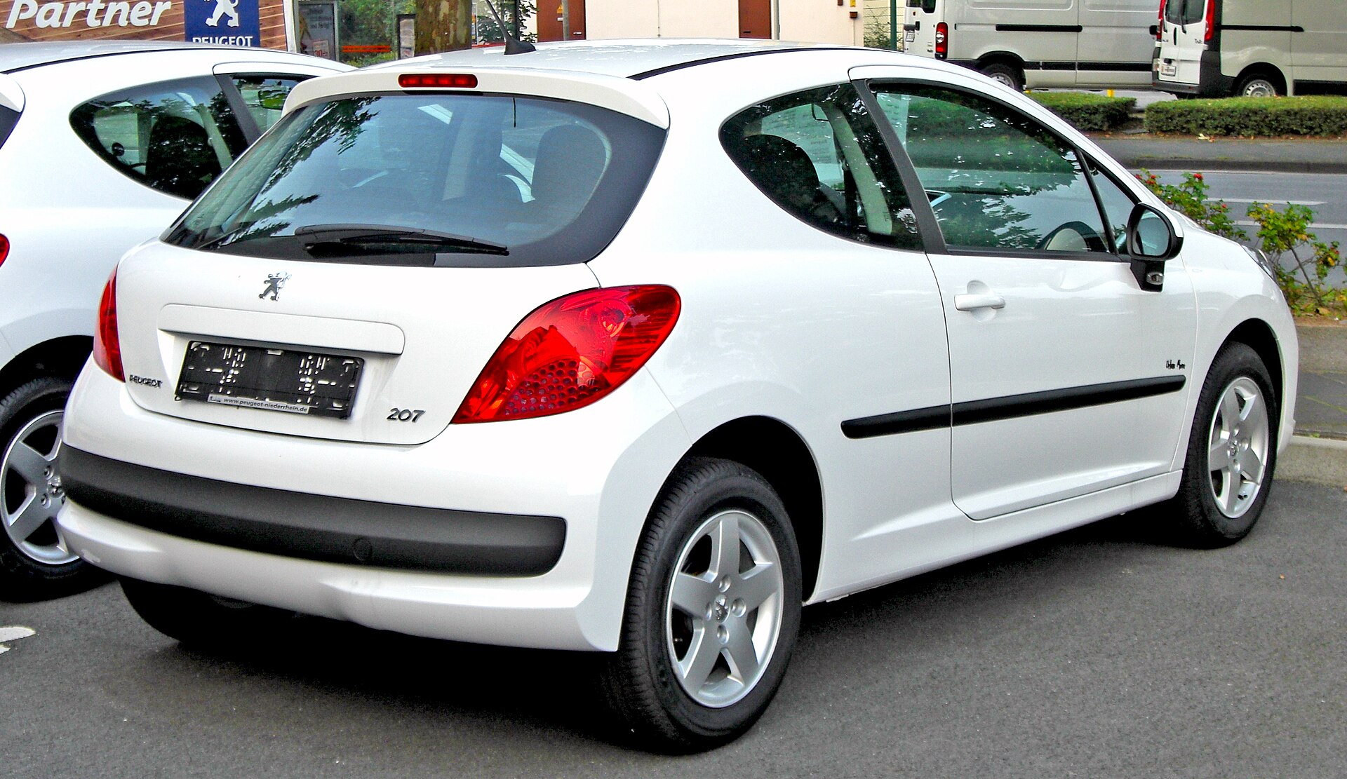 Peugeot 207 three-door, rear view