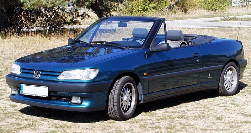 Peugeot 306 Cabriolet with the roof down