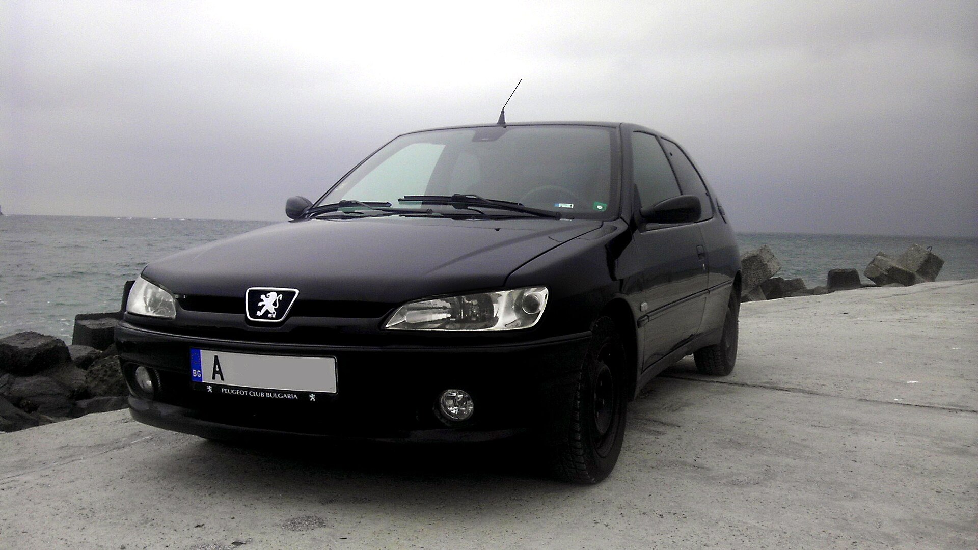 Front of a Phase 3 Peugeot 306
