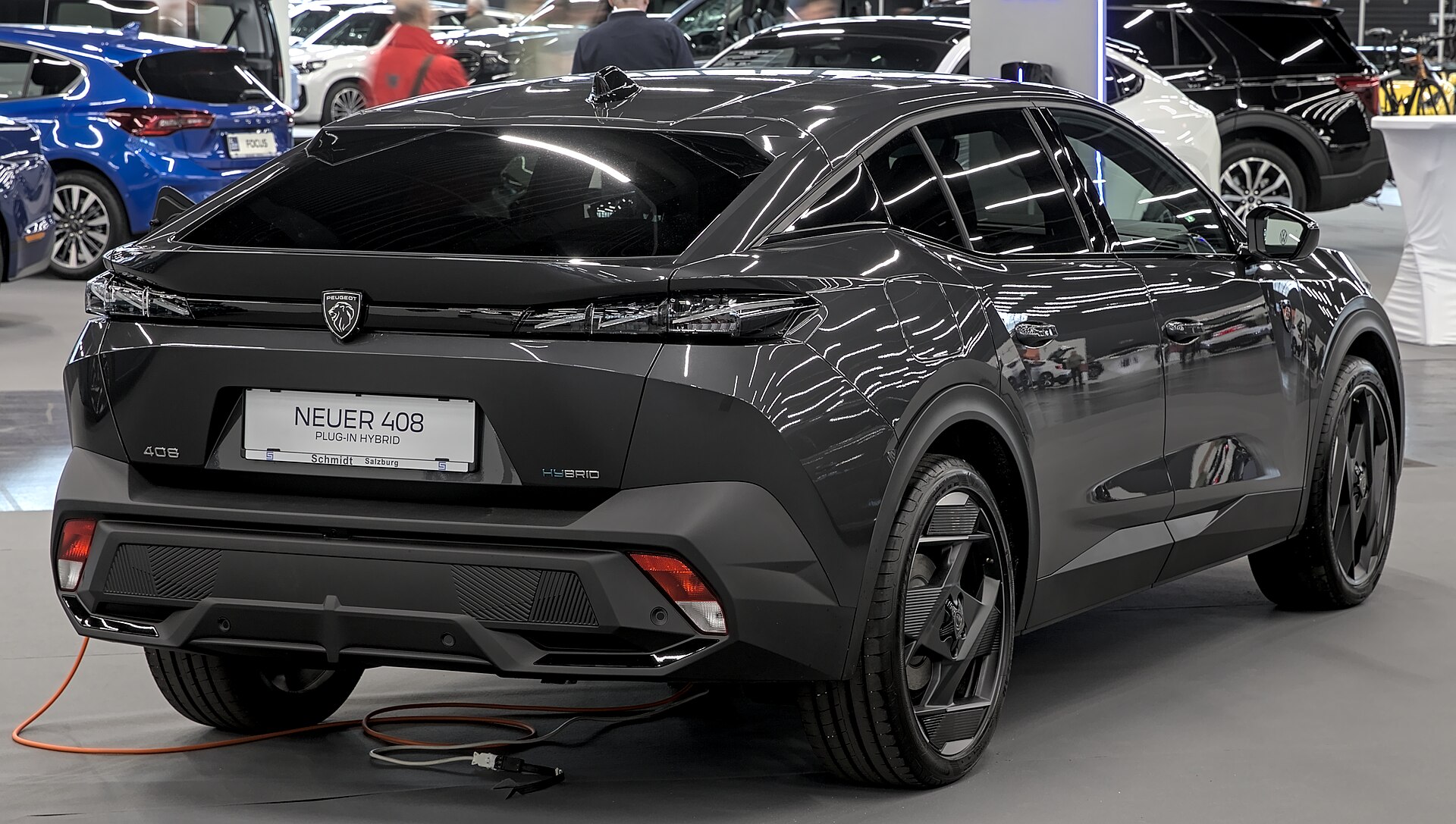 Peugeot 408, side view