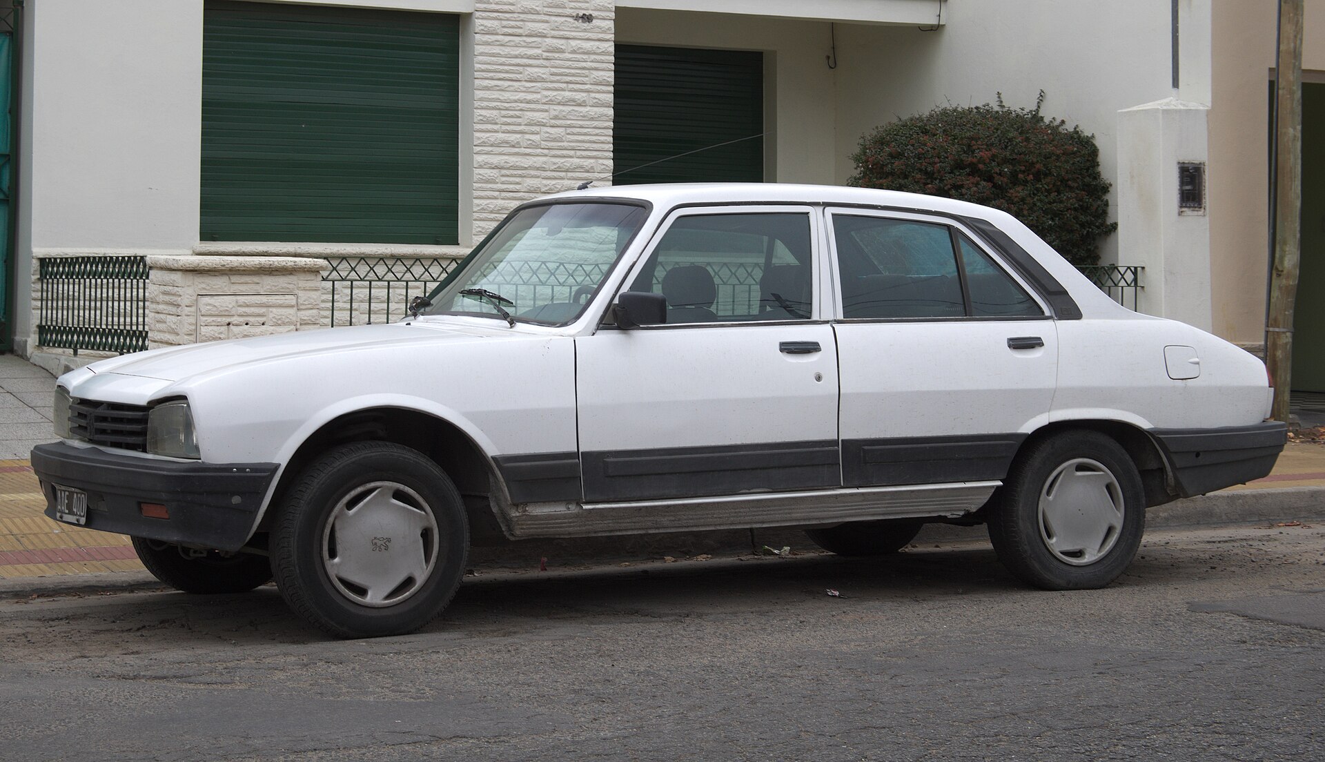 Peugeot 504 saloon built in Argentina, parked in a street