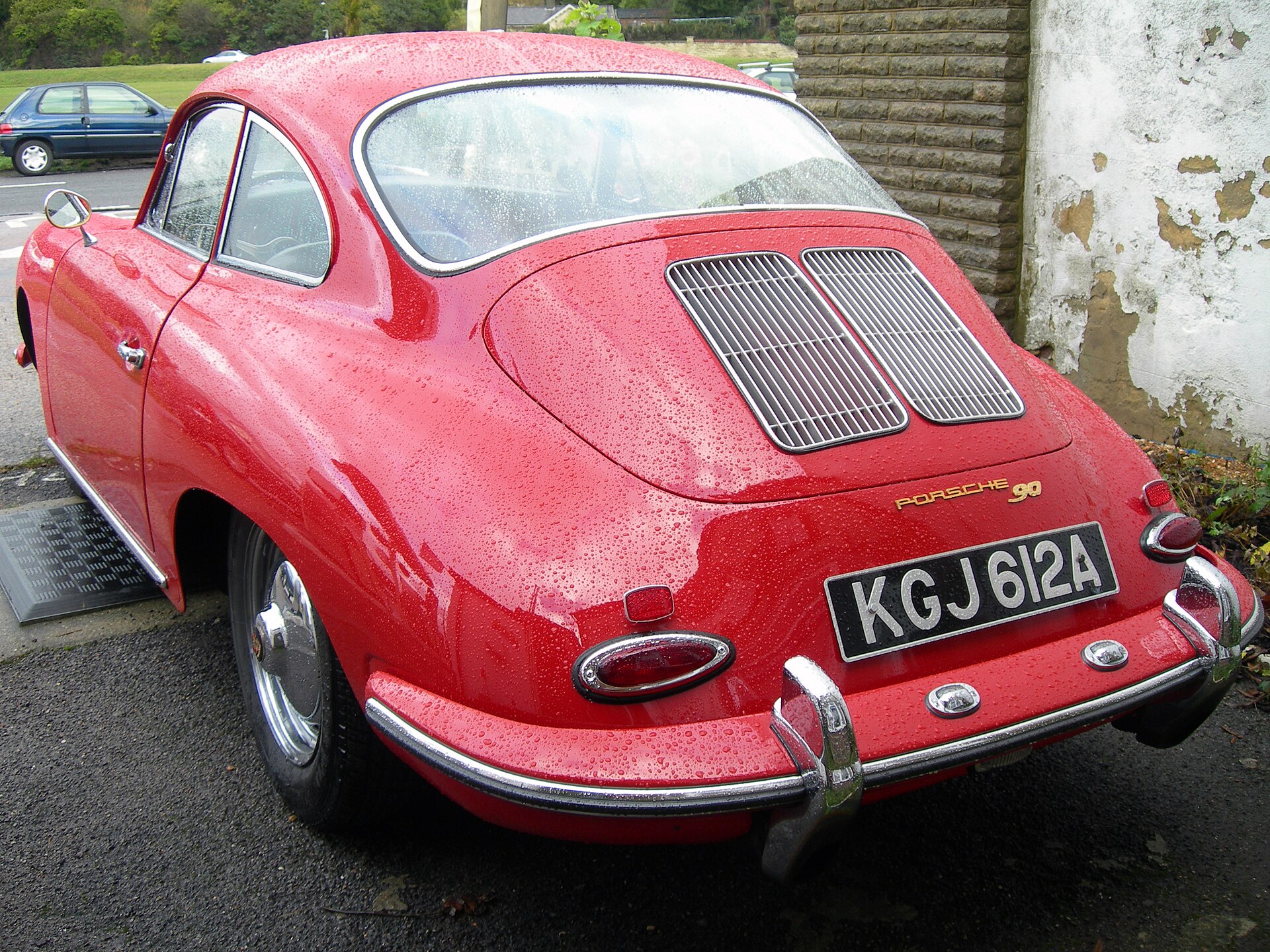 Rear of a Porsche 356 B T6 coupé with twin grilles