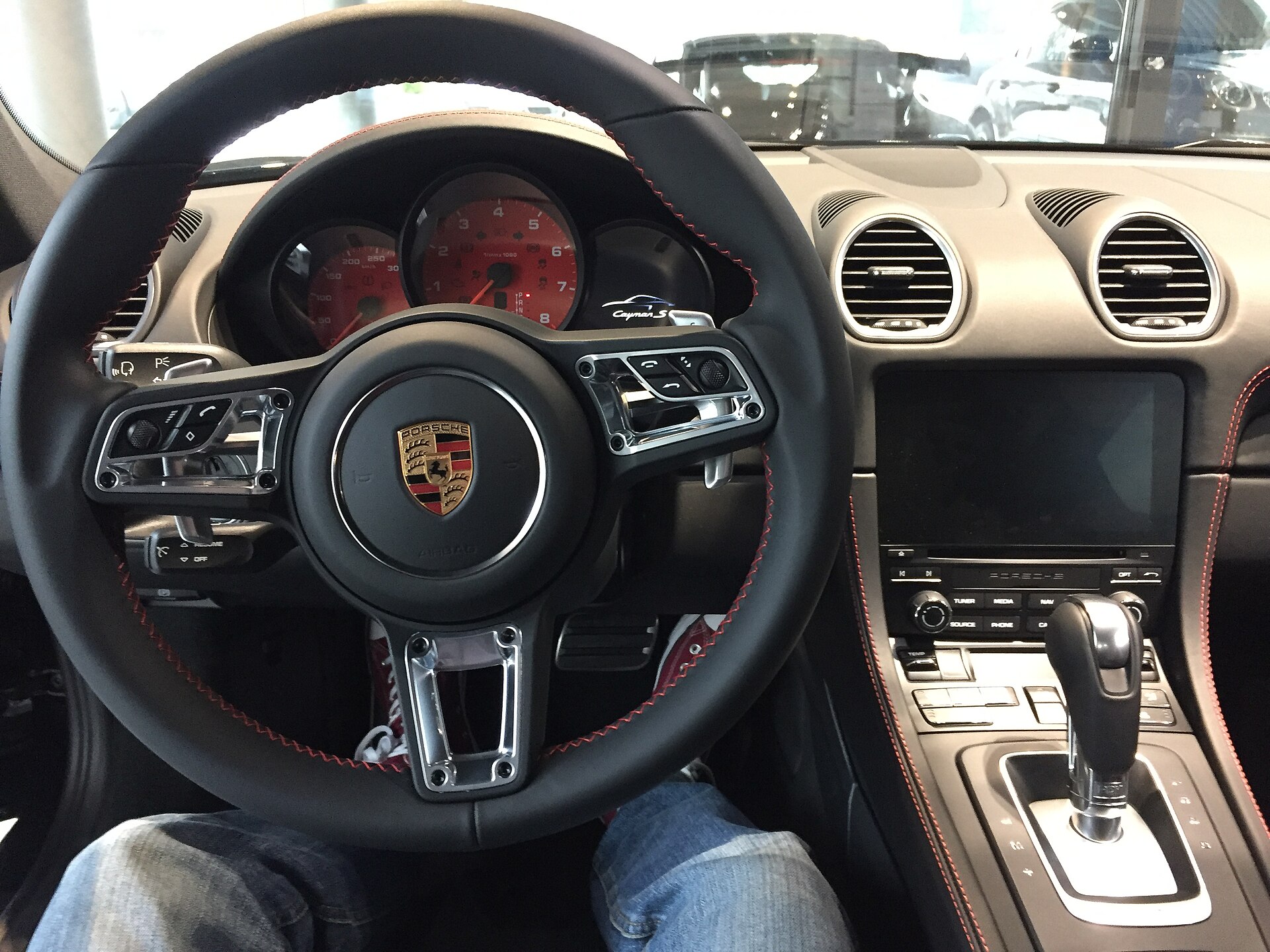 Dashboard and steering wheel of a Porsche 718 Cayman S