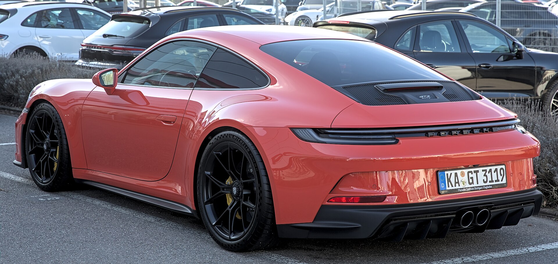 Porsche 911 GT3 Touring 992, side view