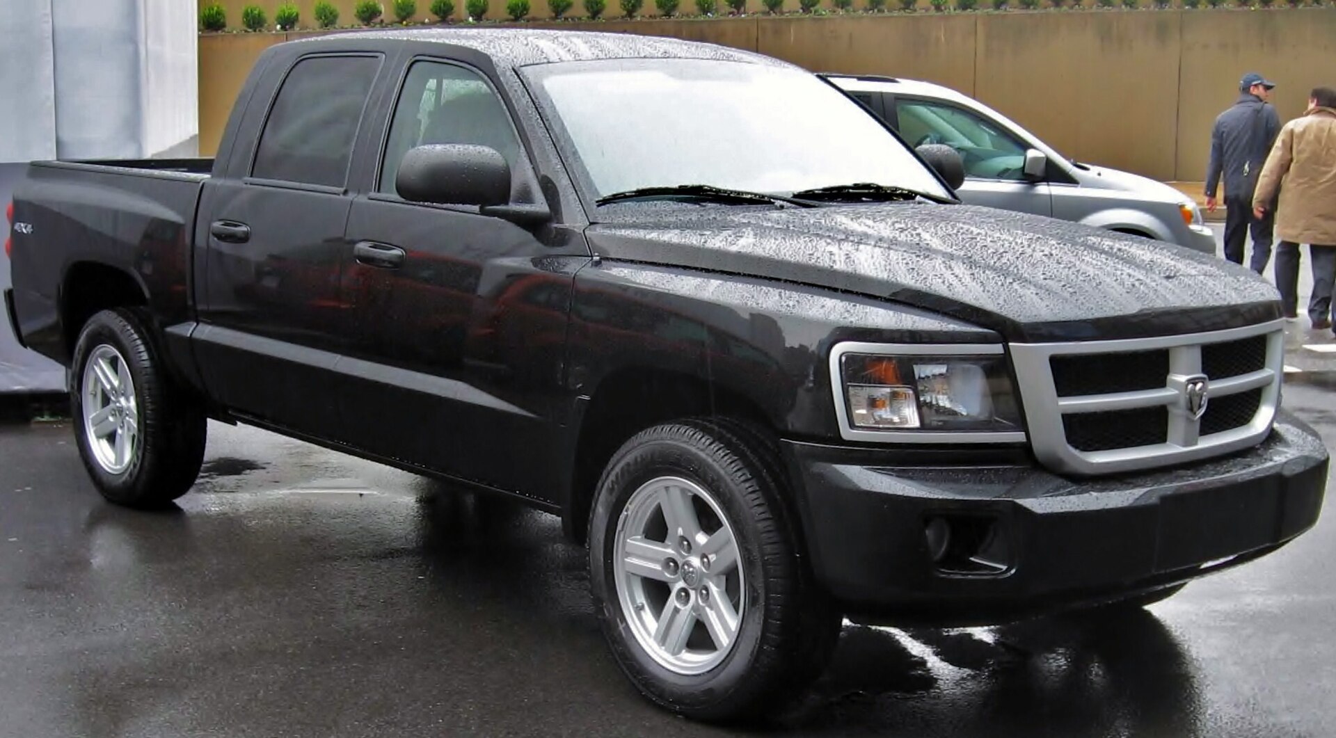 Grey 2008 Dodge Dakota pickup, front three-quarter view