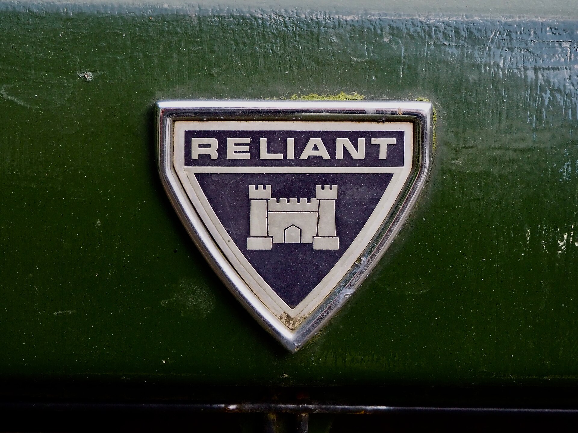 Reliant badge, close-up