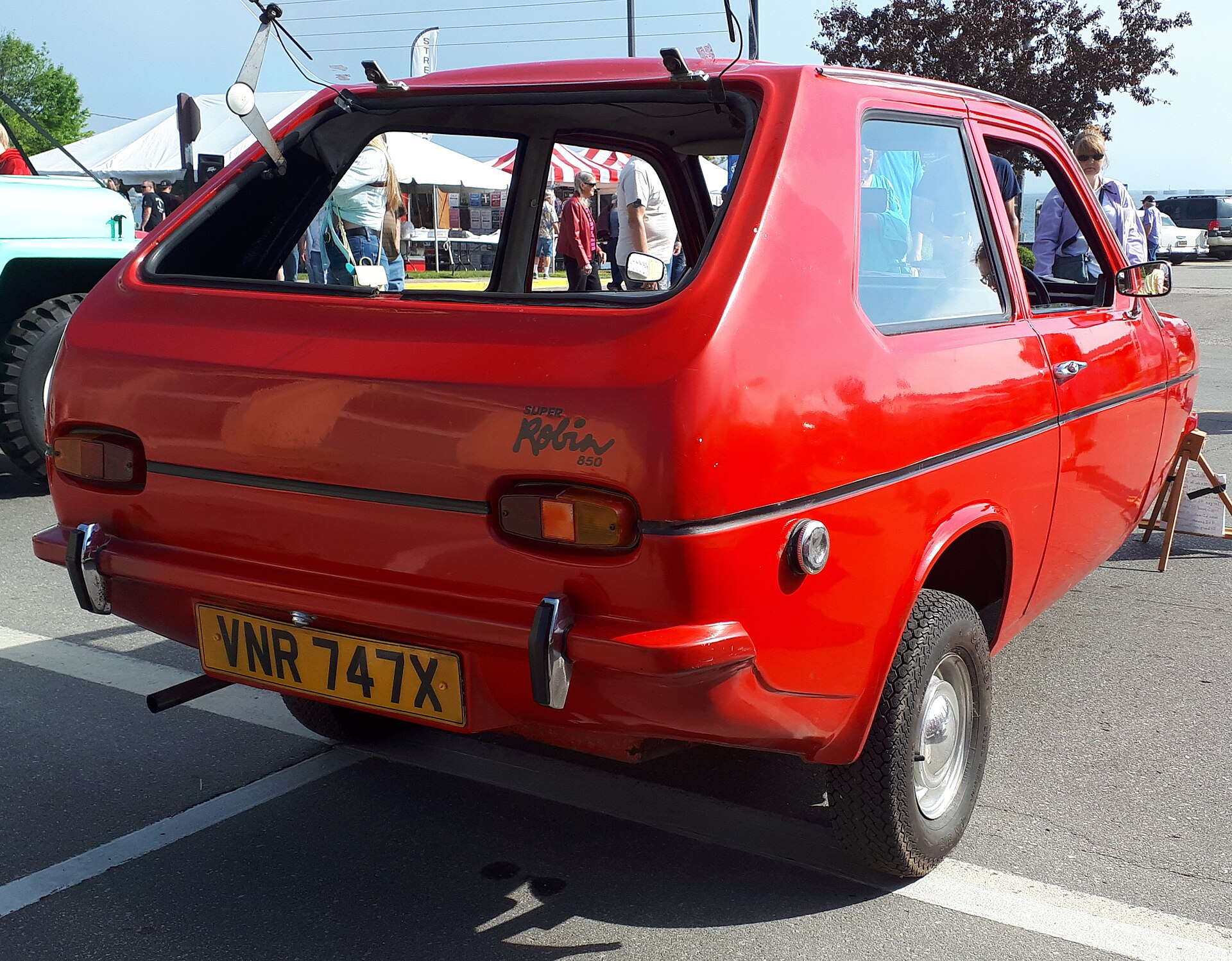 Rear of a red 1982 Reliant Super Robin 850