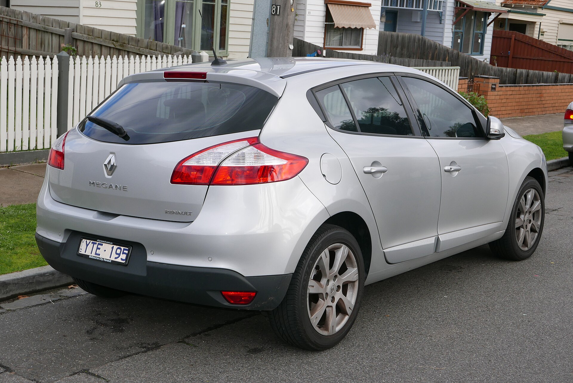 Third-generation Renault Mégane hatchback, rear three-quarter view