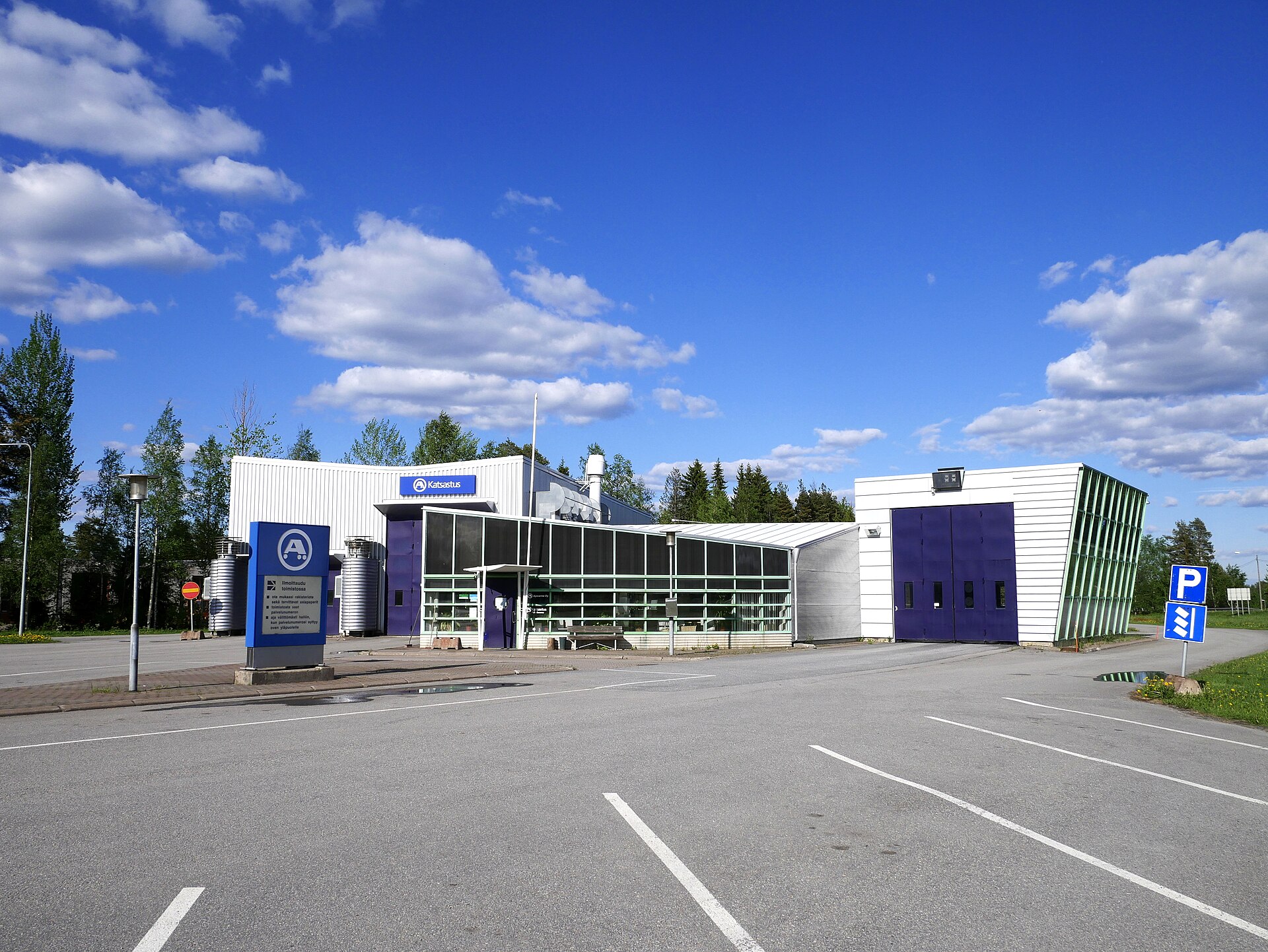 Vehicle inspection centre building