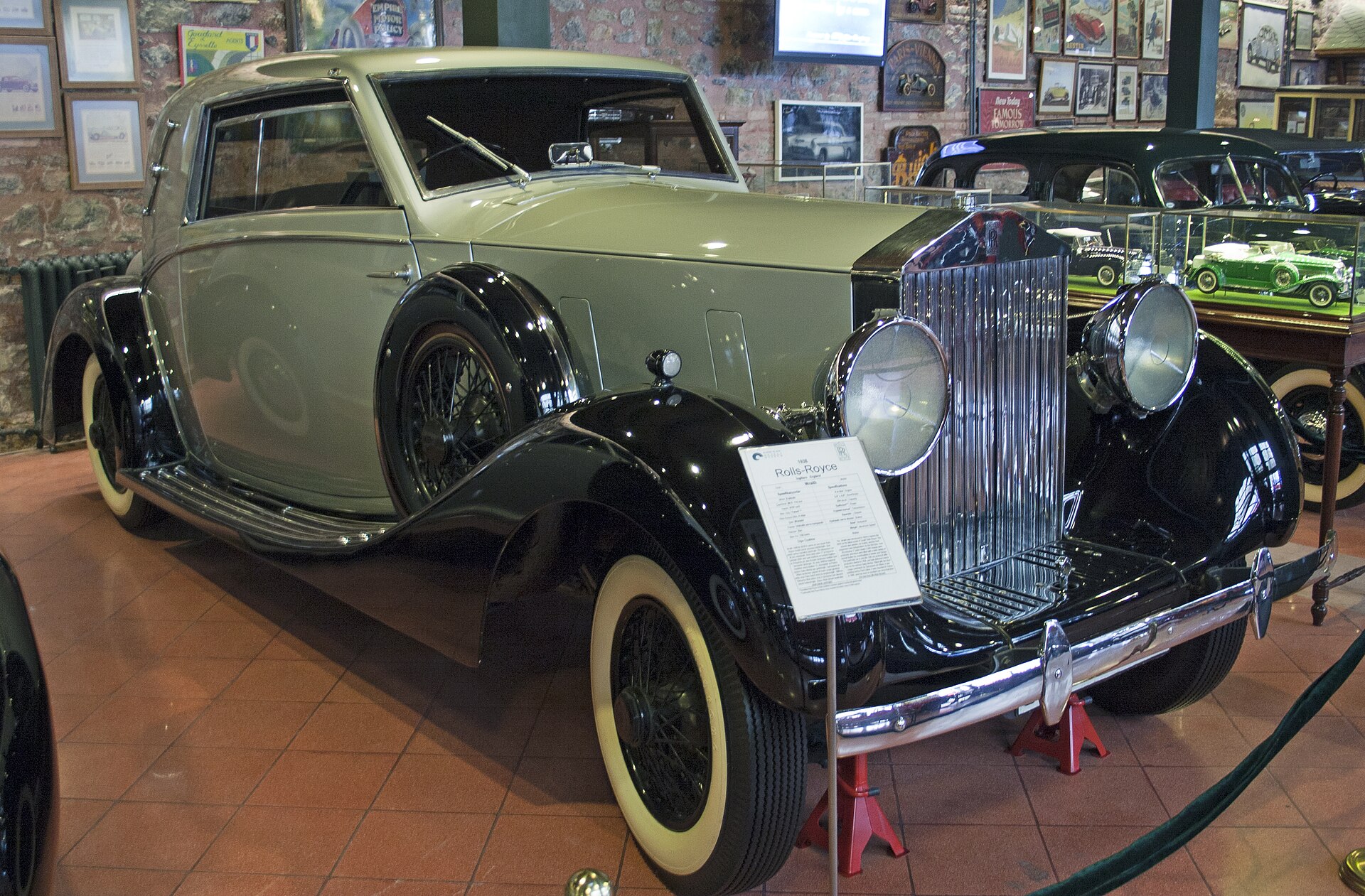 Pre-war Rolls-Royce Wraith coupé by De Villars