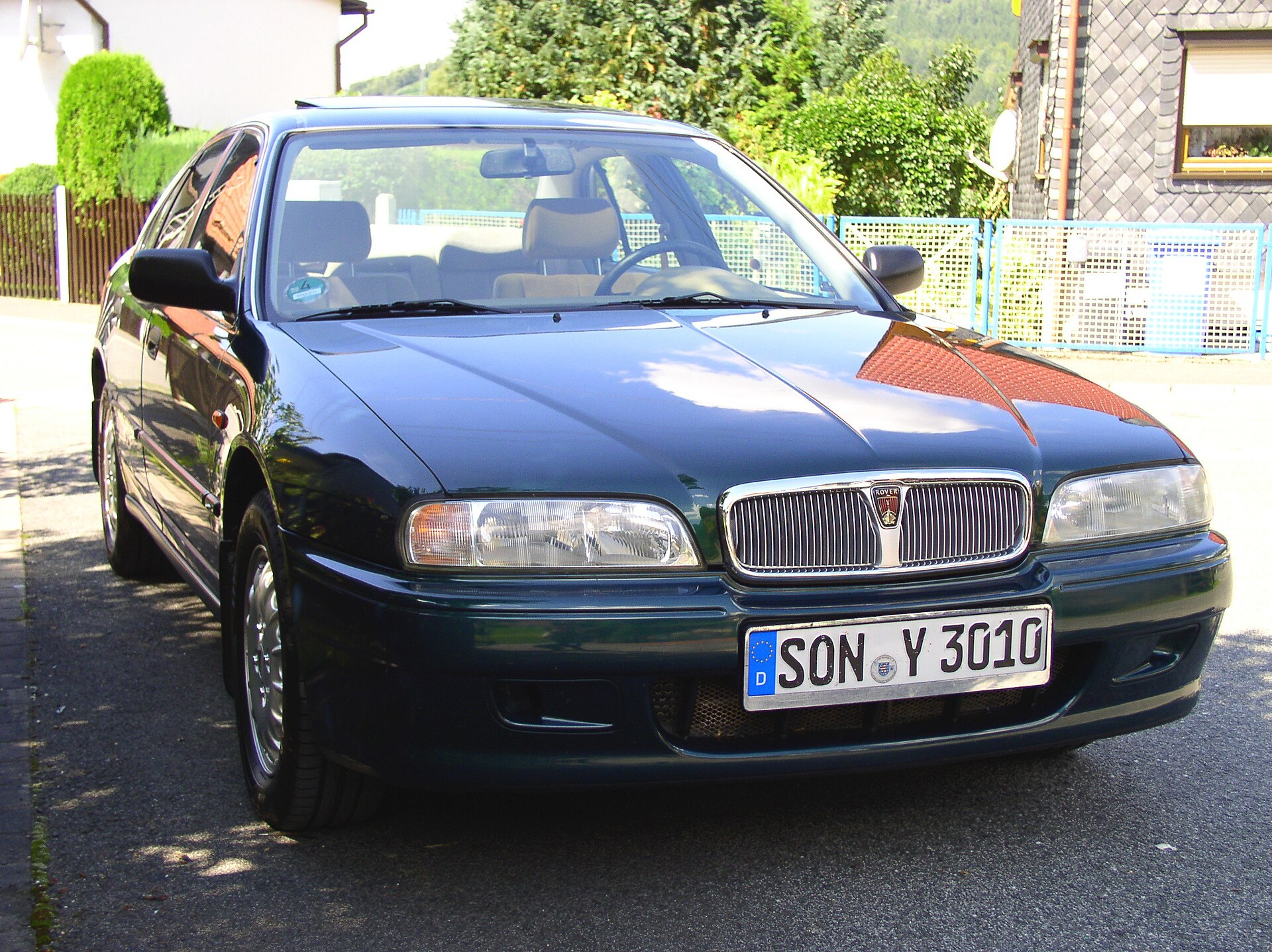 Rover 600 saloon, front view