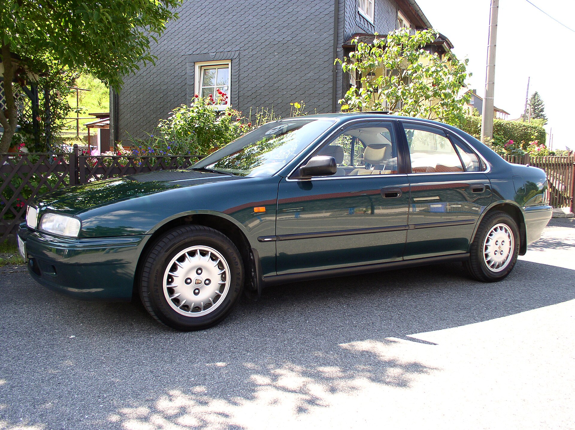Rover 600 saloon, side view