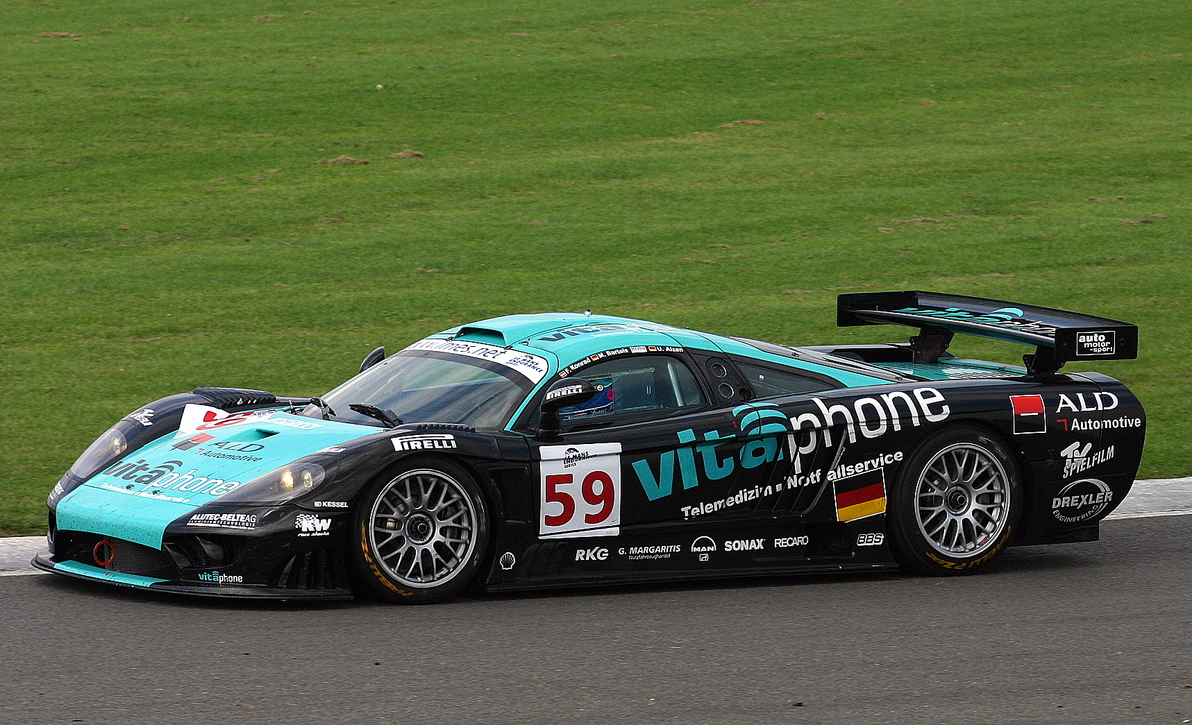 Saleen S7R racing at Silverstone in 2004