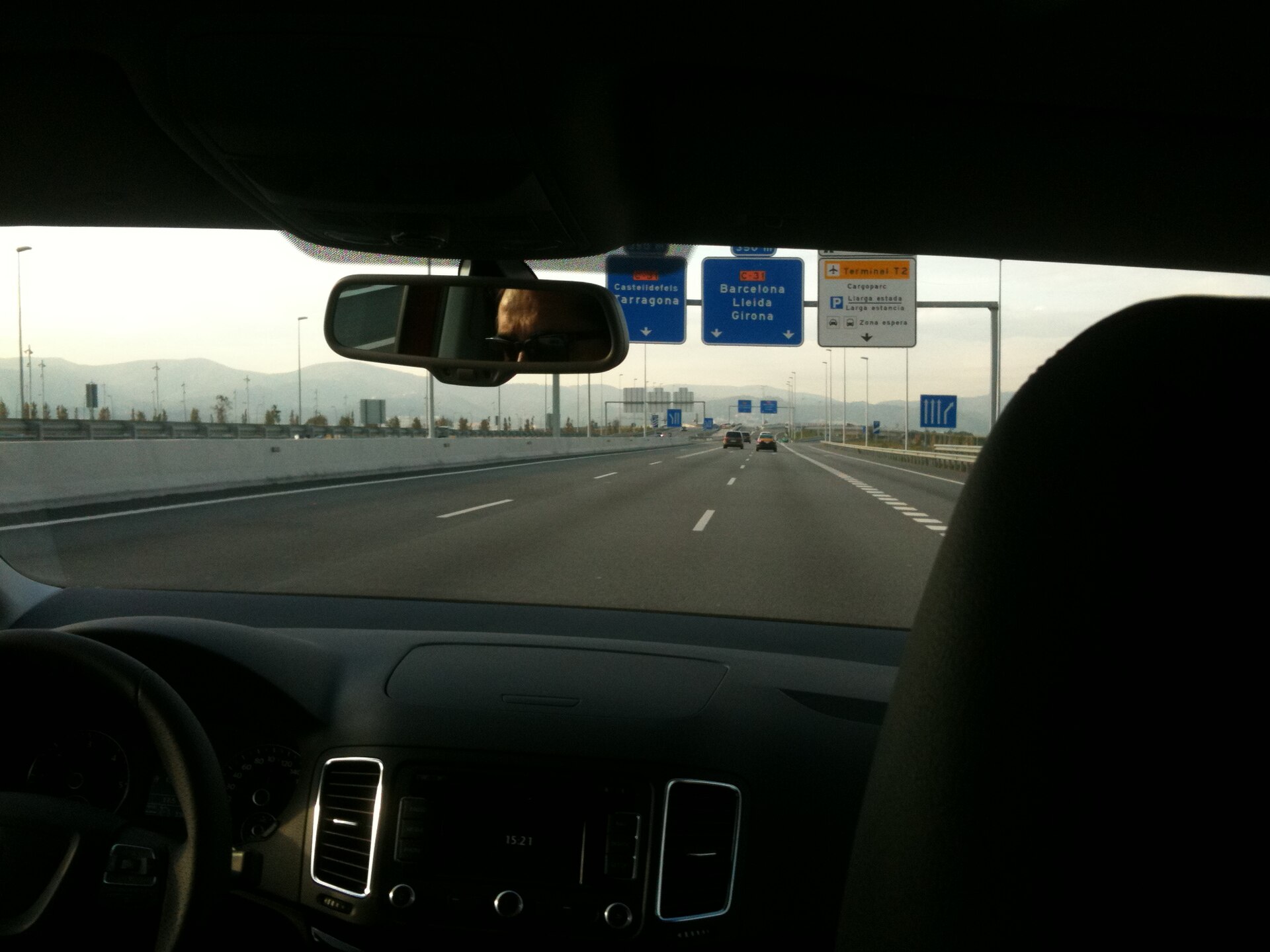 Dashboard and front seats of a SEAT Alhambra 7N
