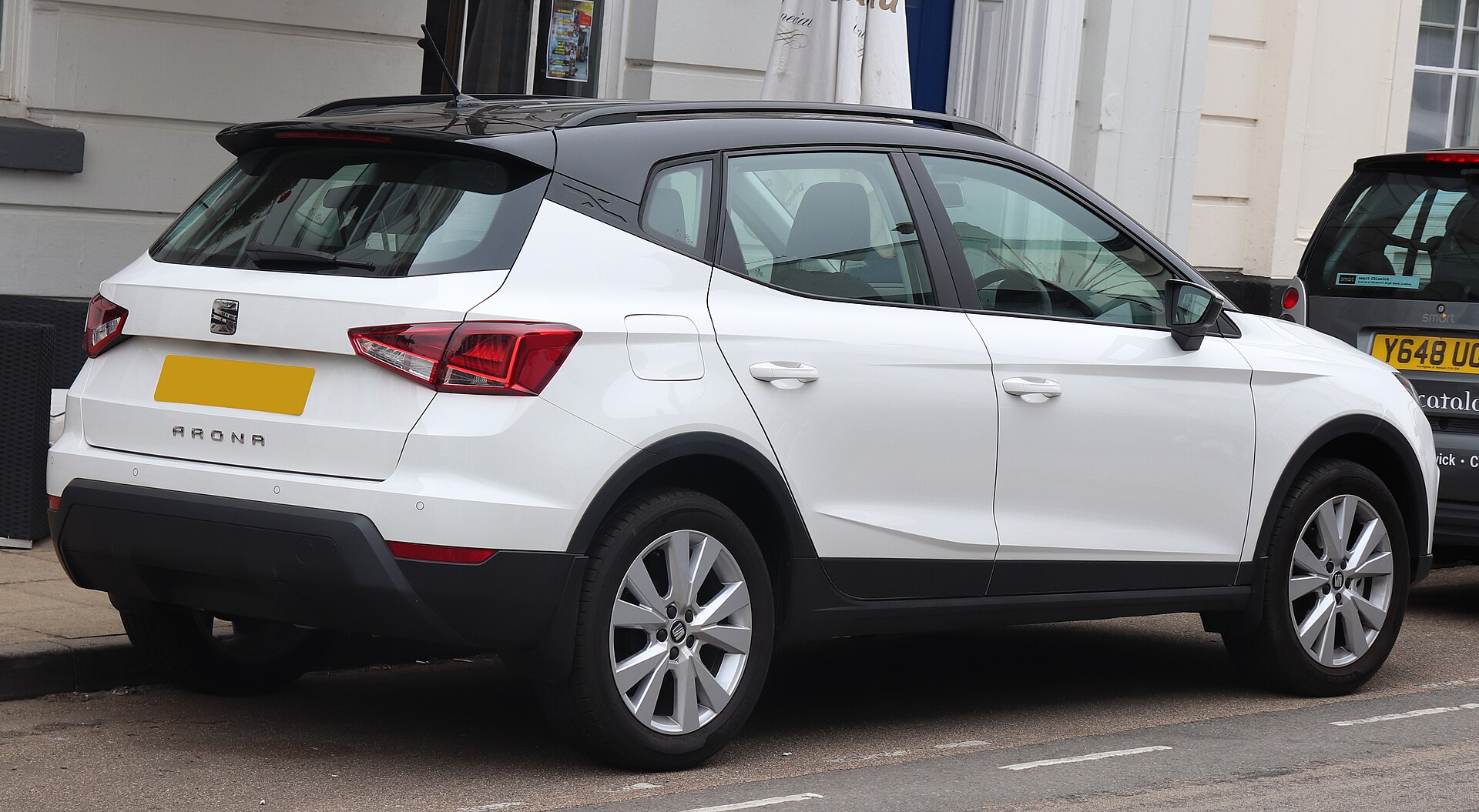 SEAT Arona, rear three-quarter view