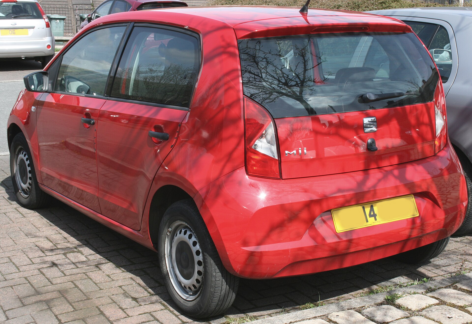 SEAT Mii three-door, rear three-quarter view