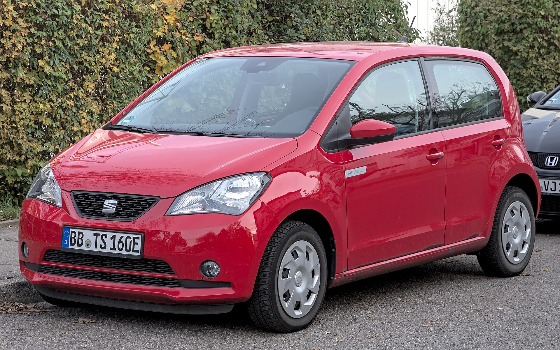 SEAT Mii Electric, front three-quarter view