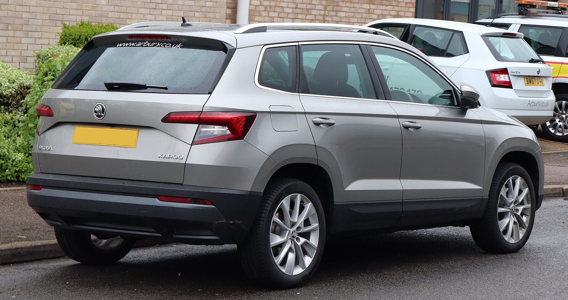 Škoda Karoq, rear three-quarter view