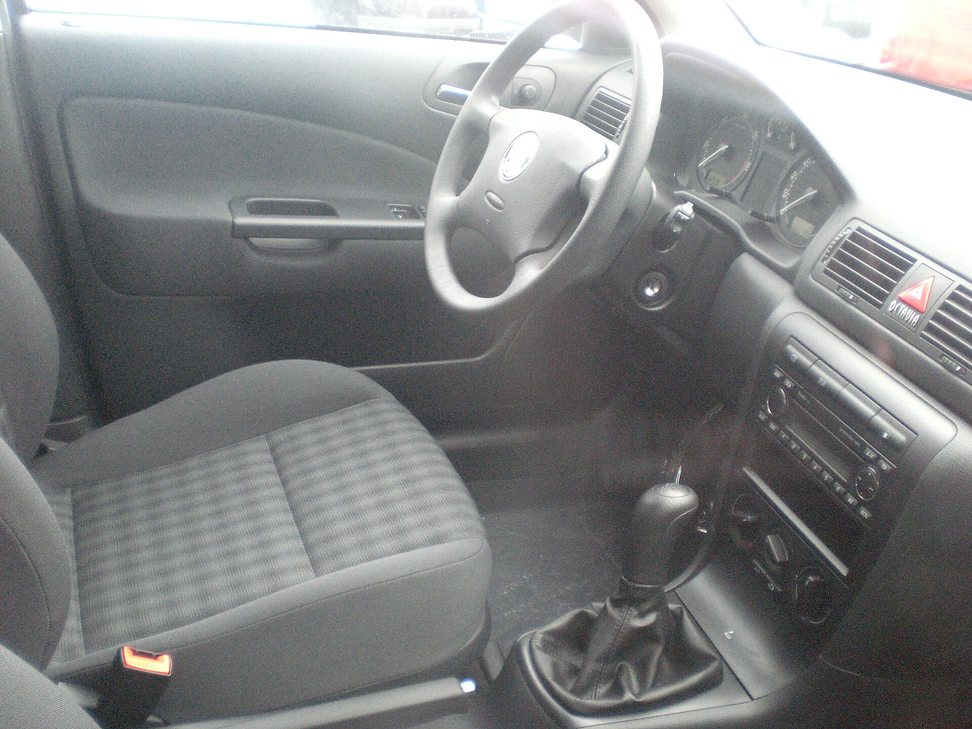 Interior and dashboard of a first-generation Škoda Octavia