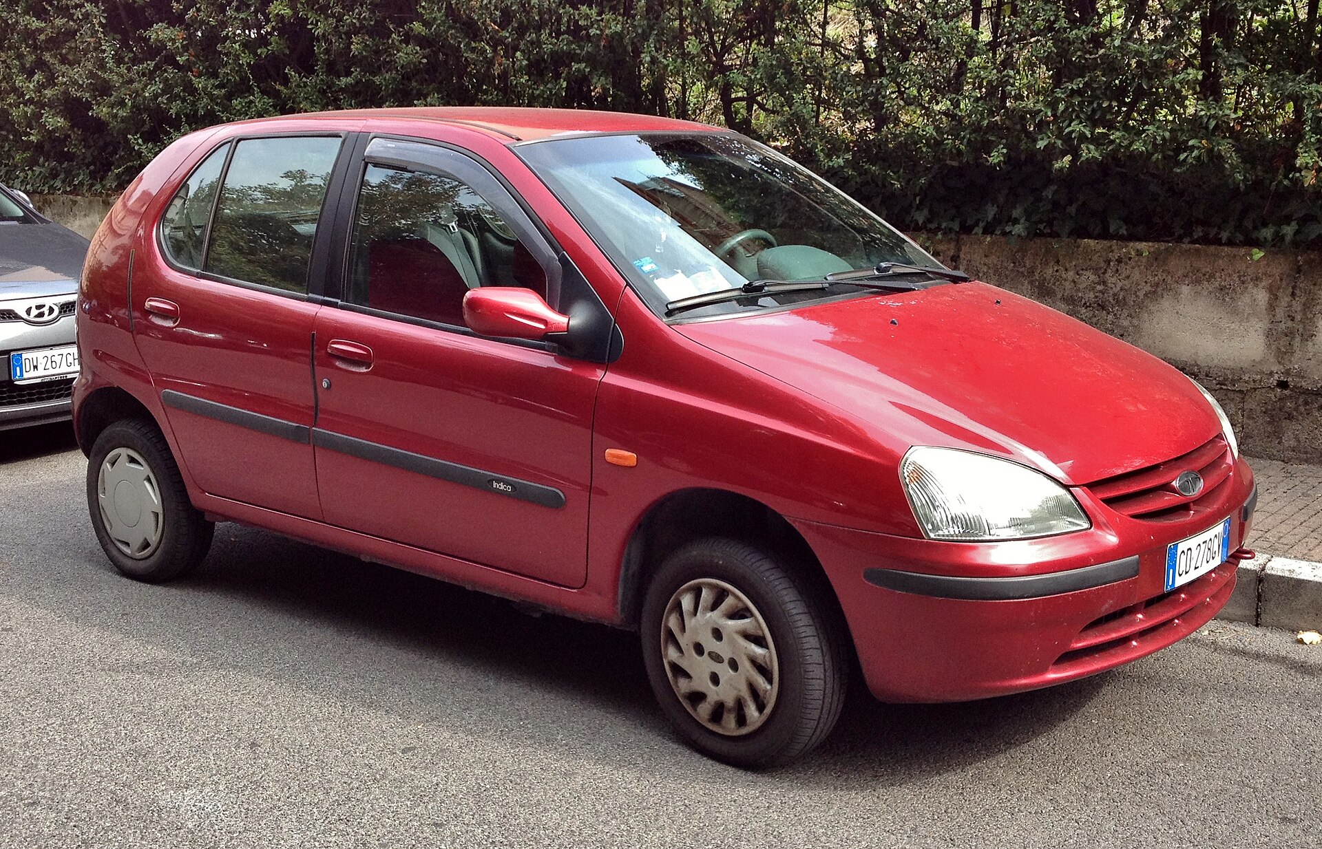 Tata Indica hatchback, front view