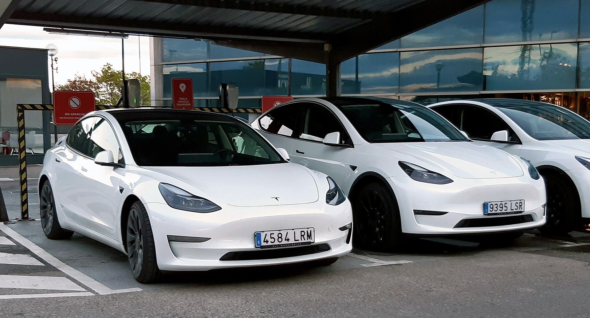 Tesla Model 3 and Tesla Model Y parked next to each other