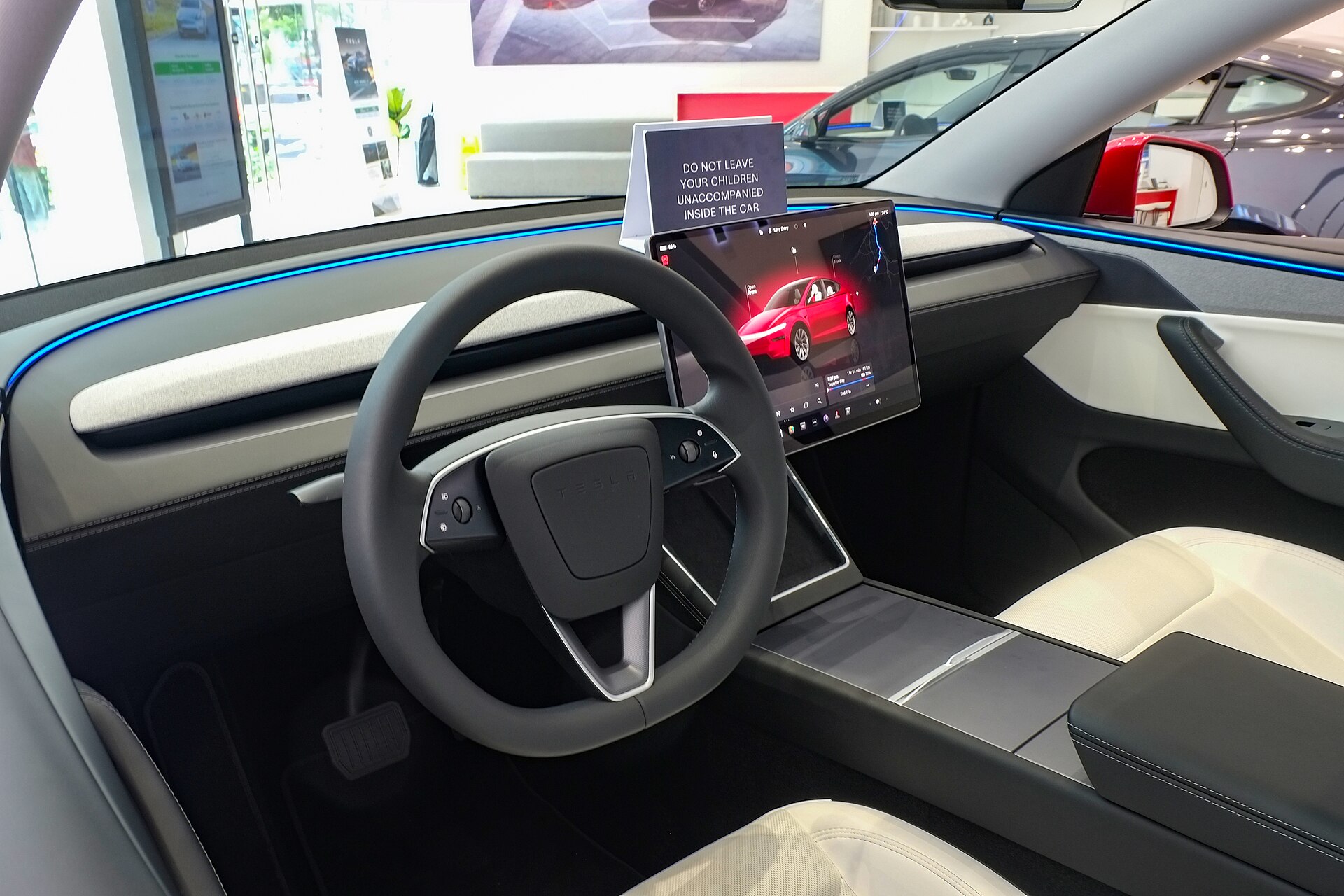 Dashboard and central touchscreen of the 2025 Tesla Model Y