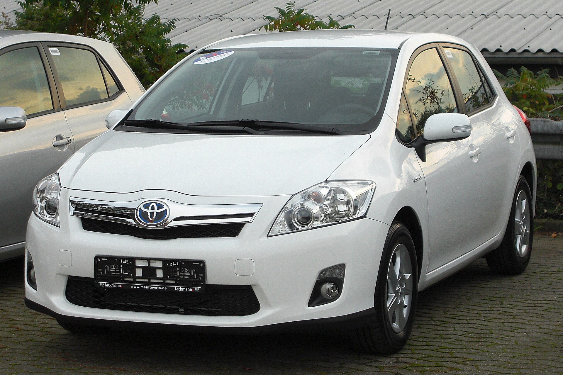 Toyota Auris Hybrid E150, front view