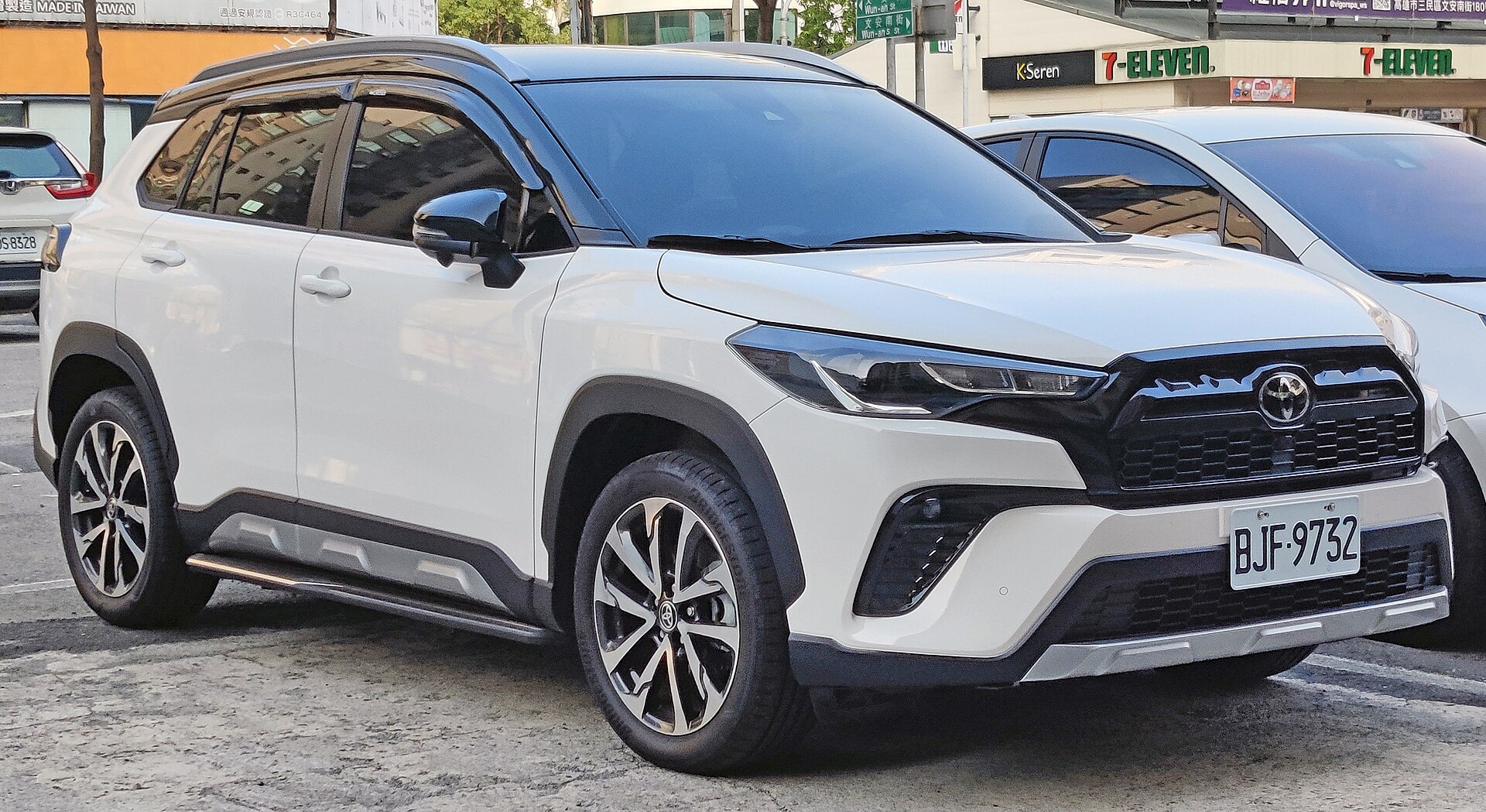 Toyota Corolla Cross GR Sport, front view