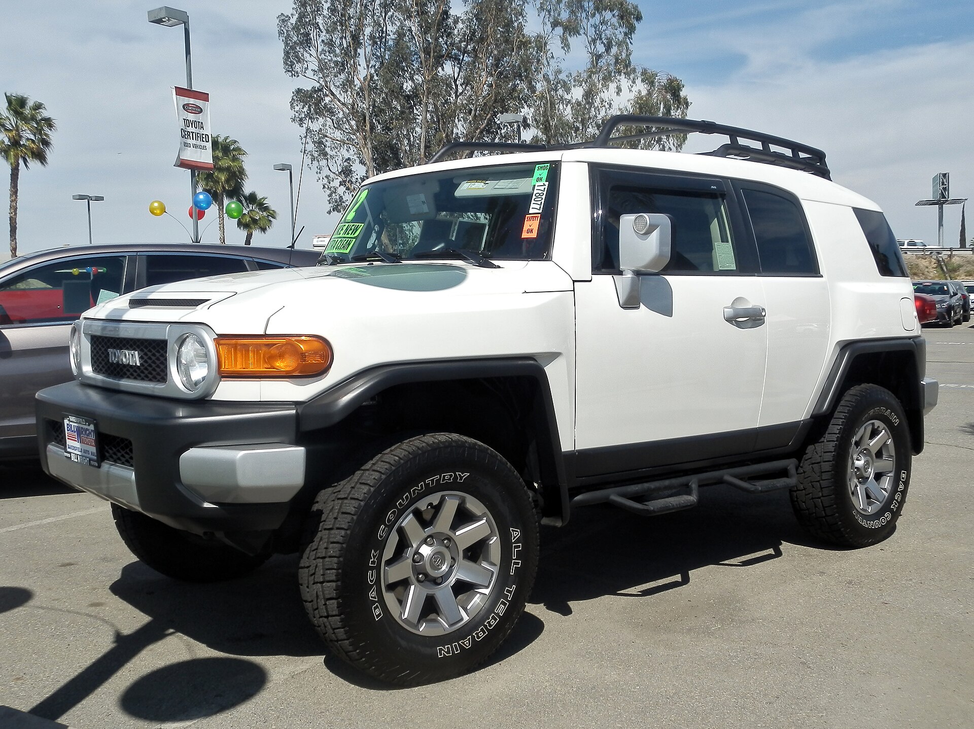 Toyota FJ Cruiser, side view