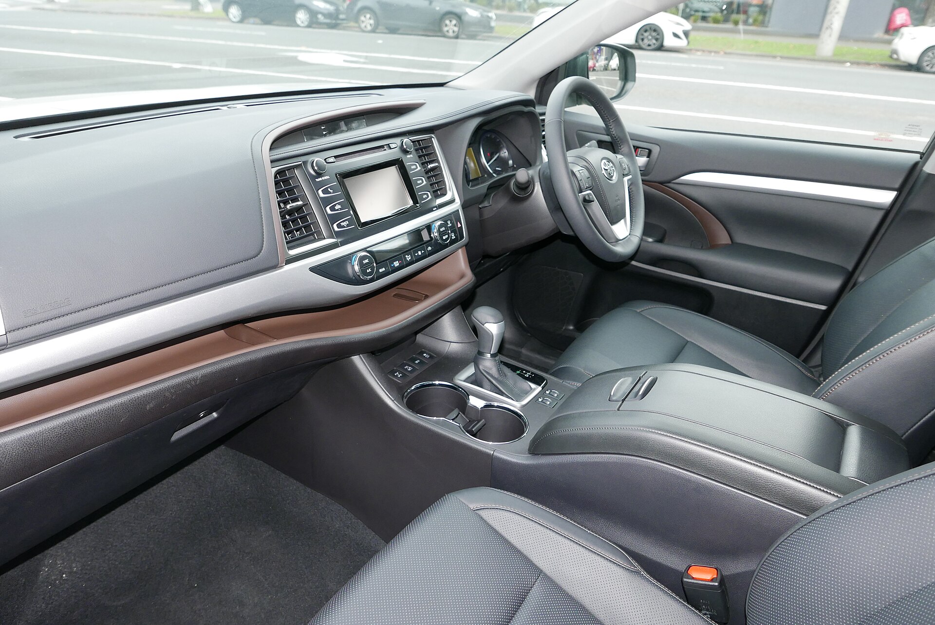 Toyota Kluger, the Australian Highlander, exterior view
