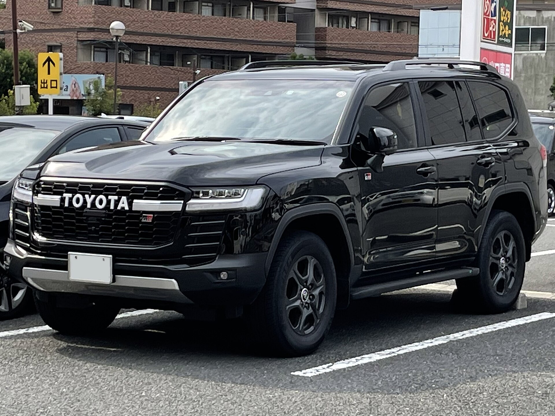 Toyota Land Cruiser 300 GR Sport, front three-quarter view
