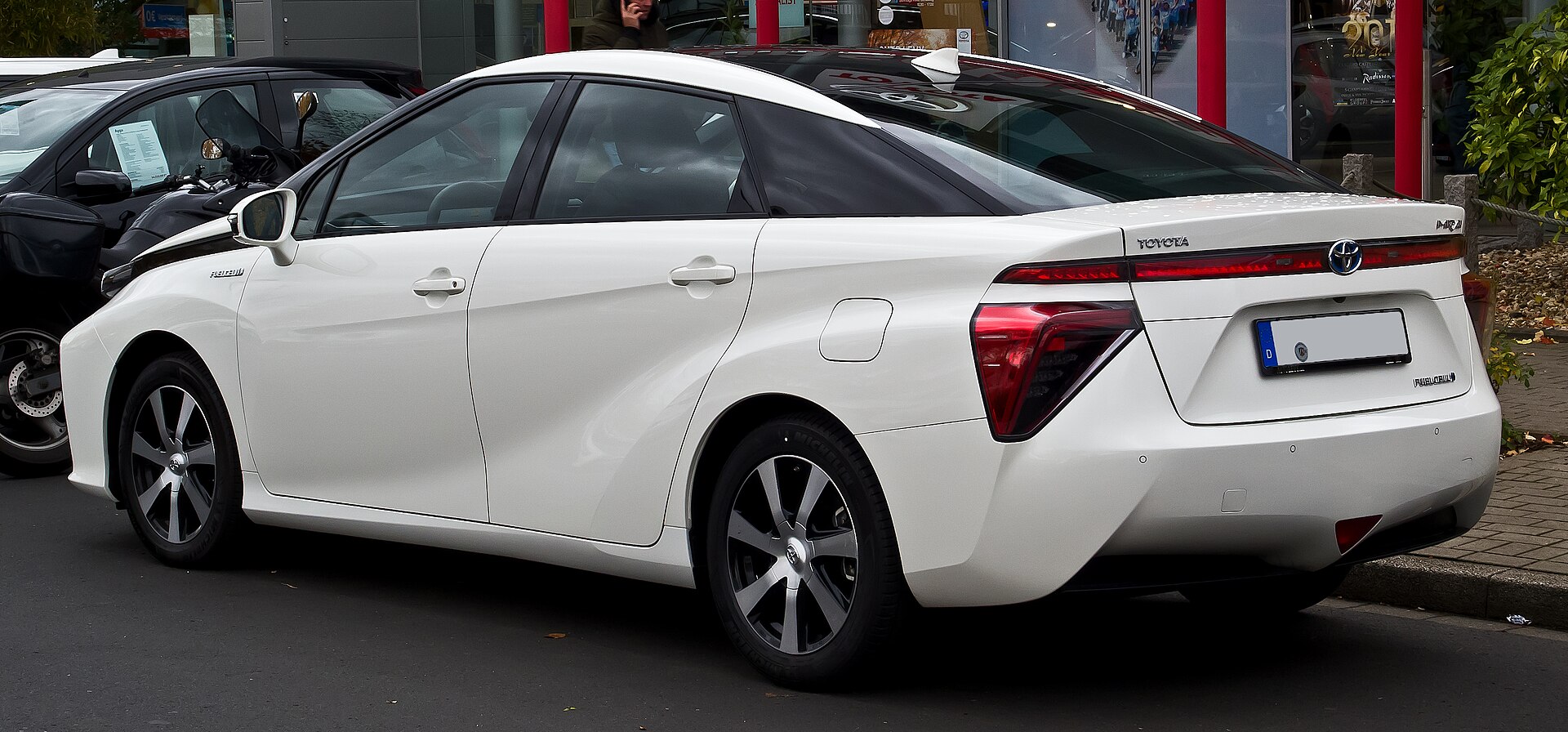 First-generation Toyota Mirai, rear view
