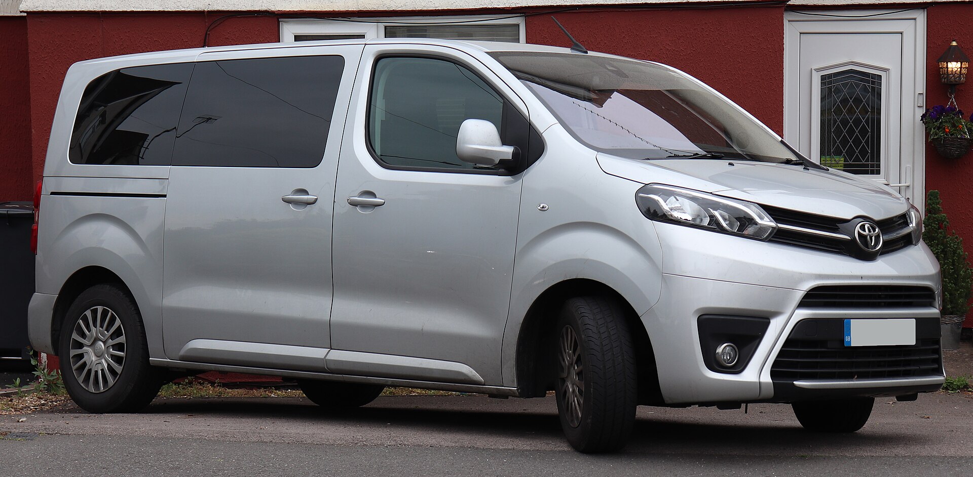 Toyota Proace Verso Shuttle minibus