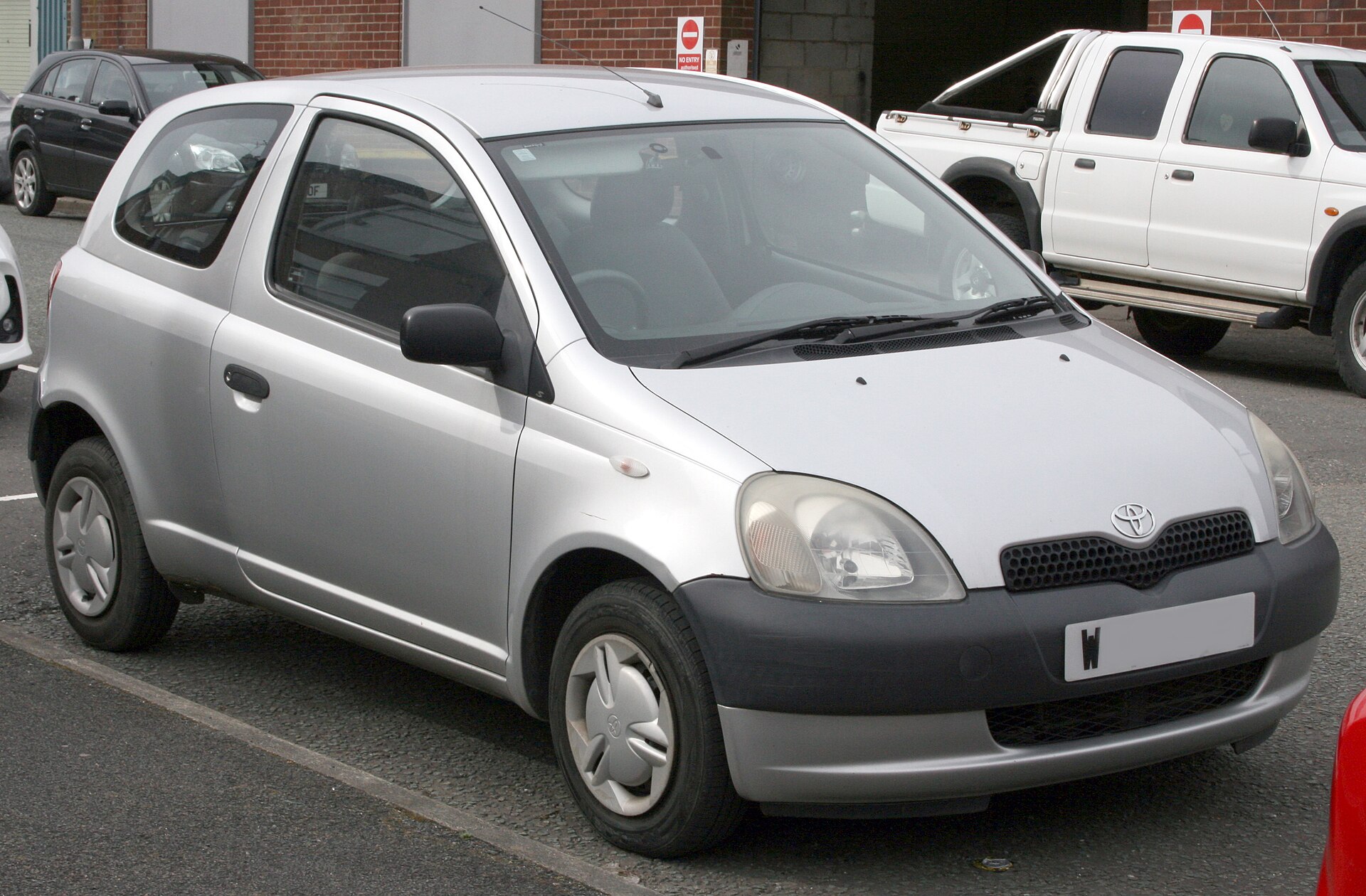 First-generation Toyota Yaris hatchback, front view