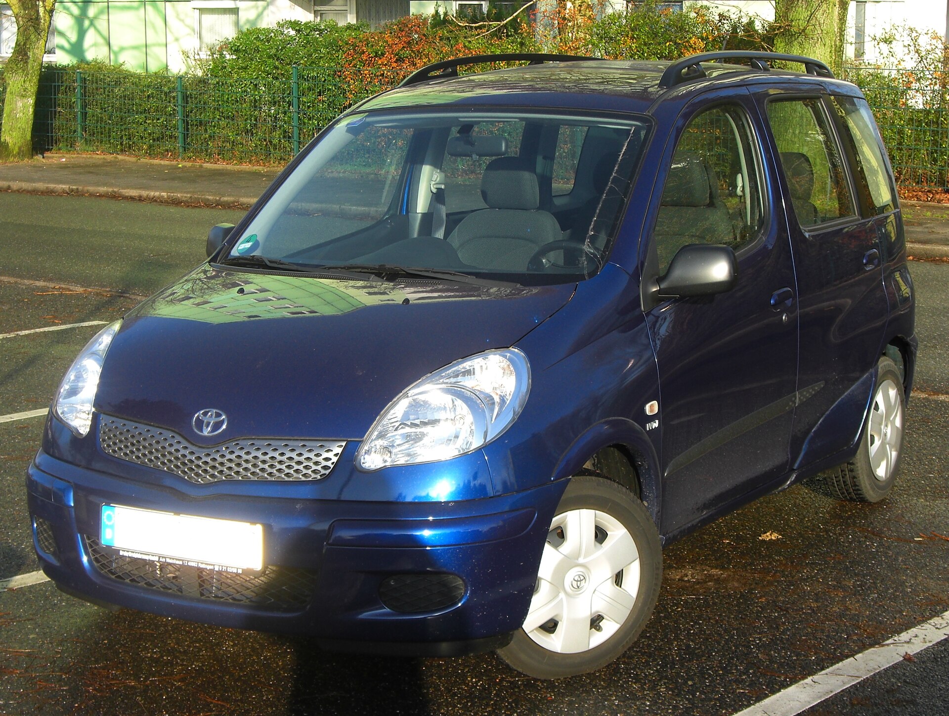 Toyota Yaris Verso, front view