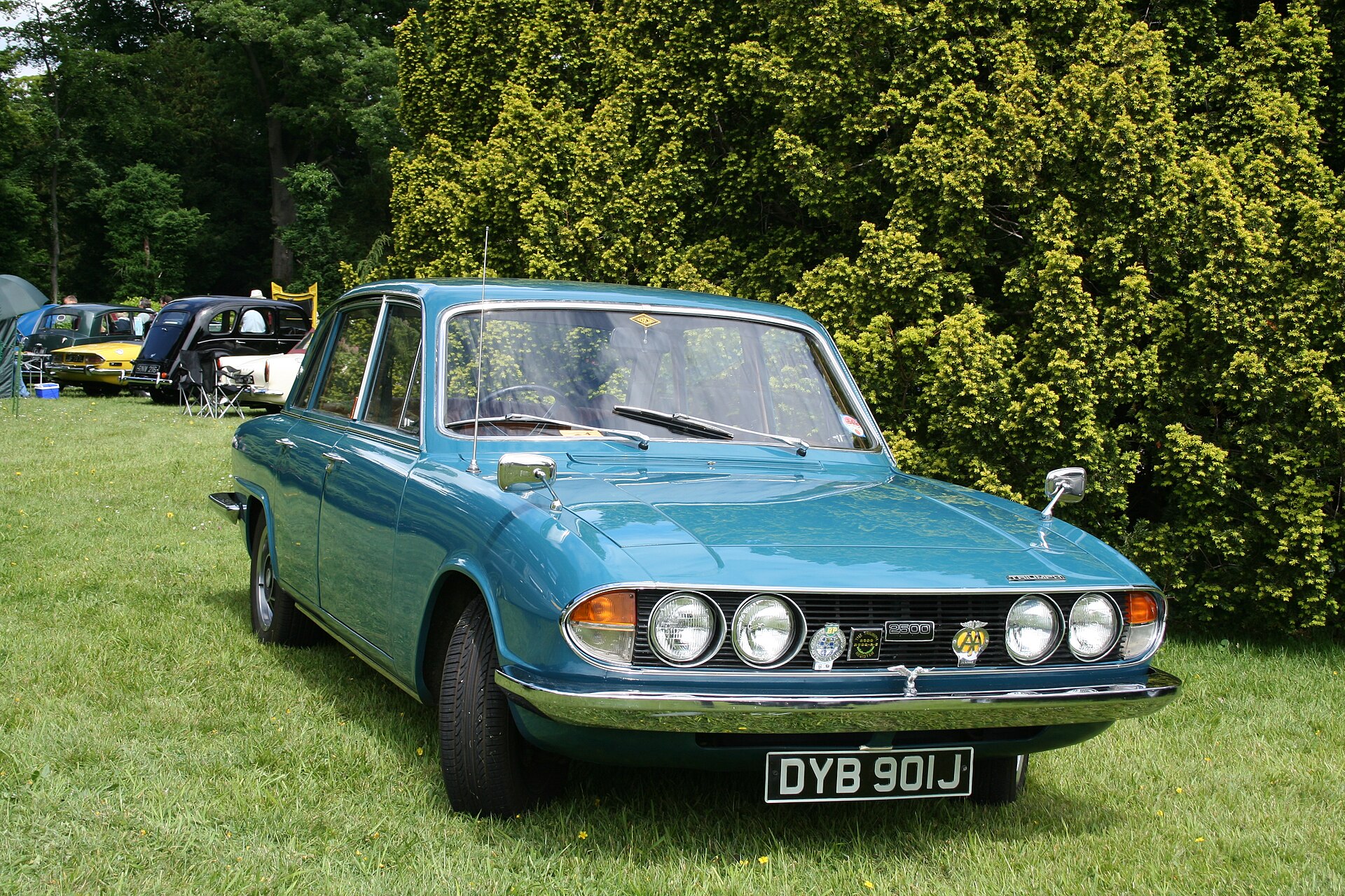 Triumph 2500 saloon, side view