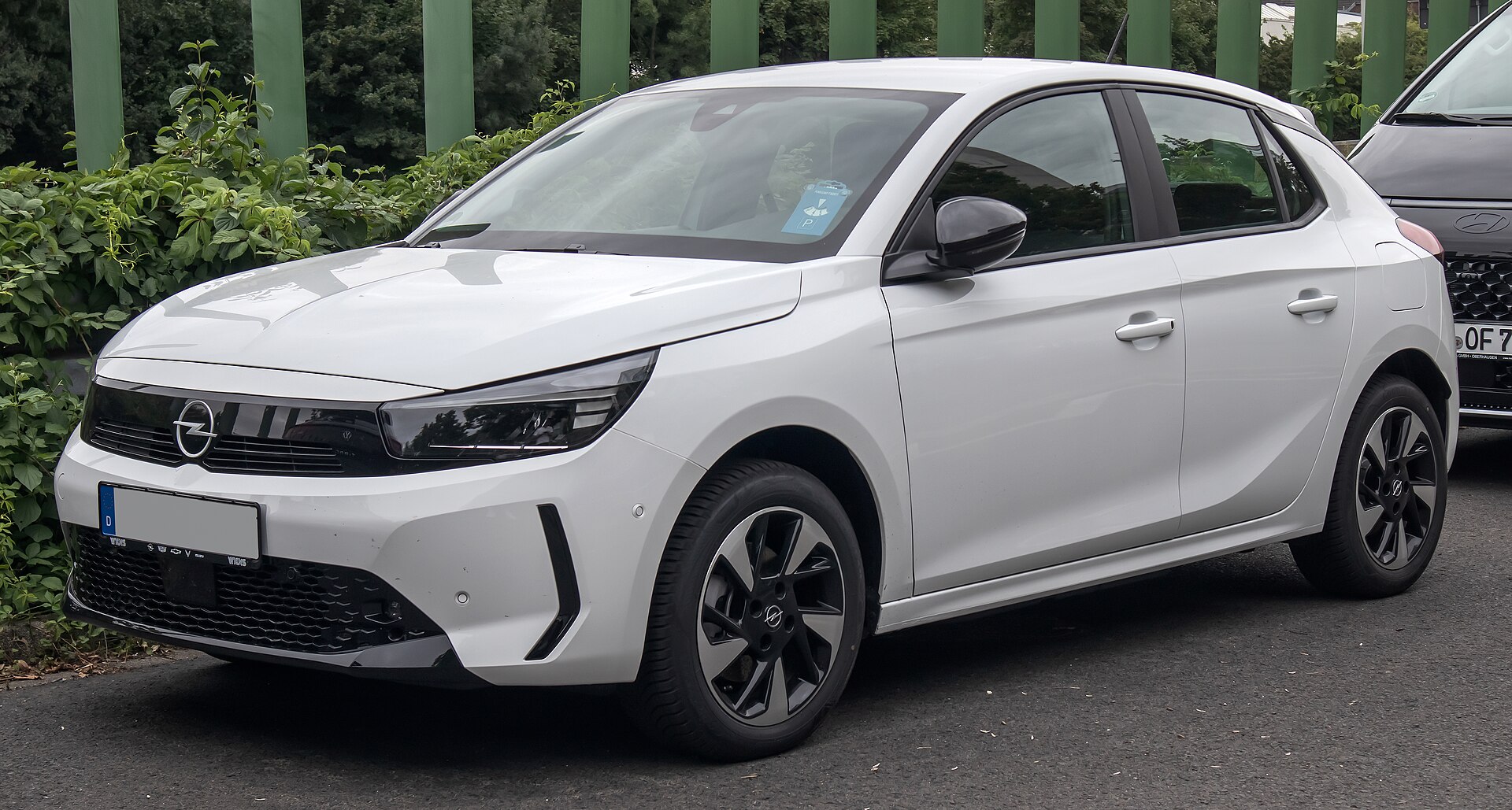 Facelifted Opel Corsa Electric, front three-quarter view
